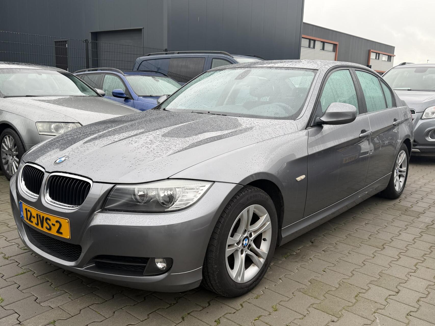 BMW 3er Reihe 318i Executive Facelift | KETTING MOET VERVANGEN WORDEN ! 2009 - voorkant