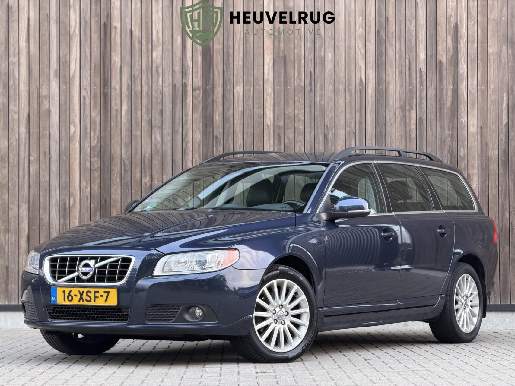 Volvo V70 1.6 T4 Limited Edition | CAMERA | TREKHAAK | DEALER ONDERHOUDEN 2012 - voorkant