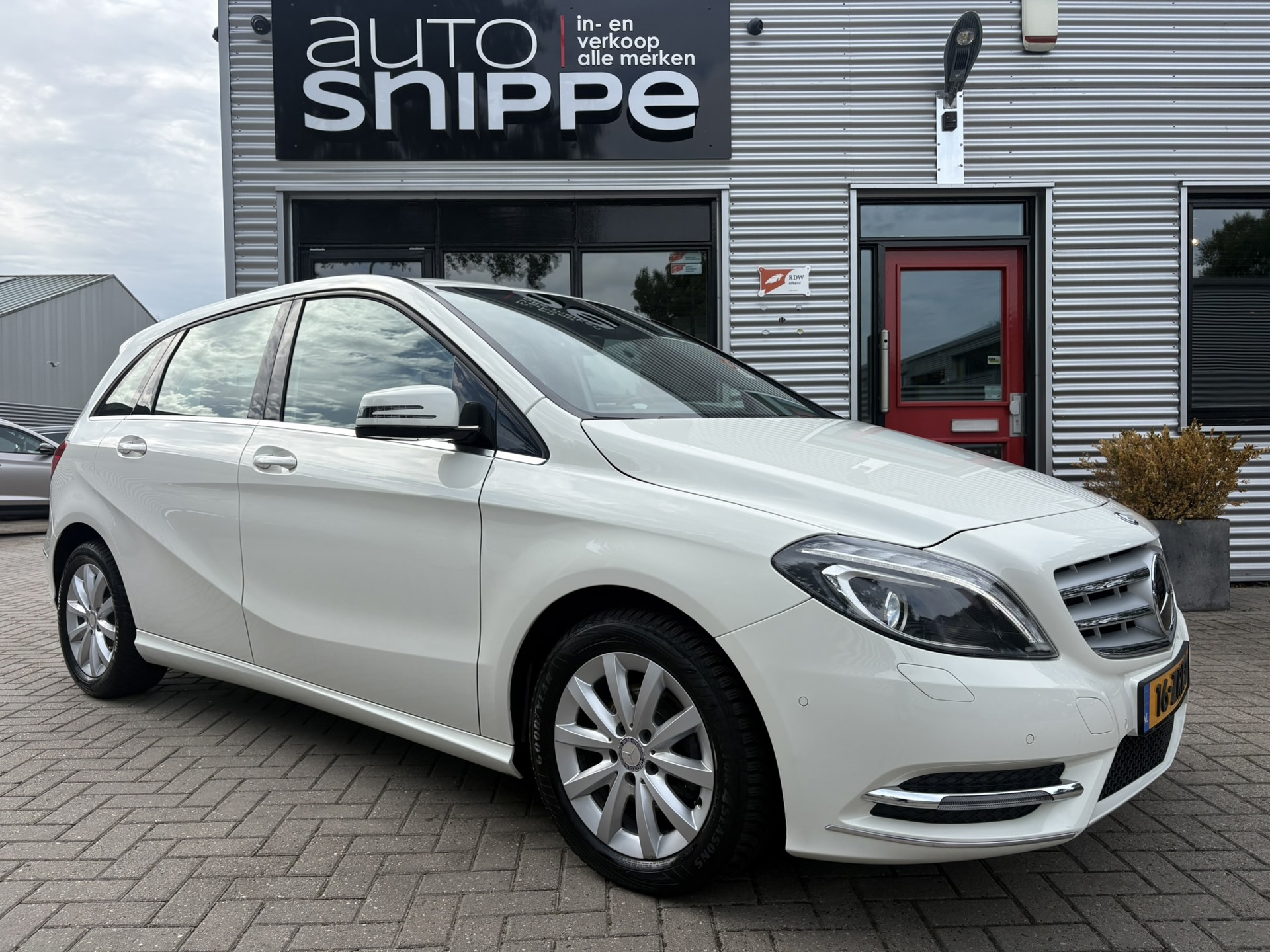 Foto van Mercedes-Benz B 180