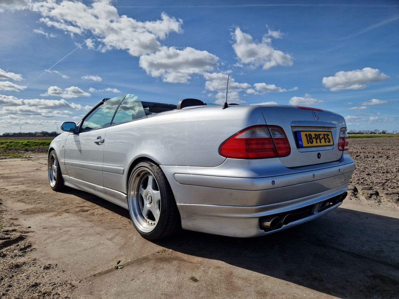 Foto van Mercedes-Benz CLK 320