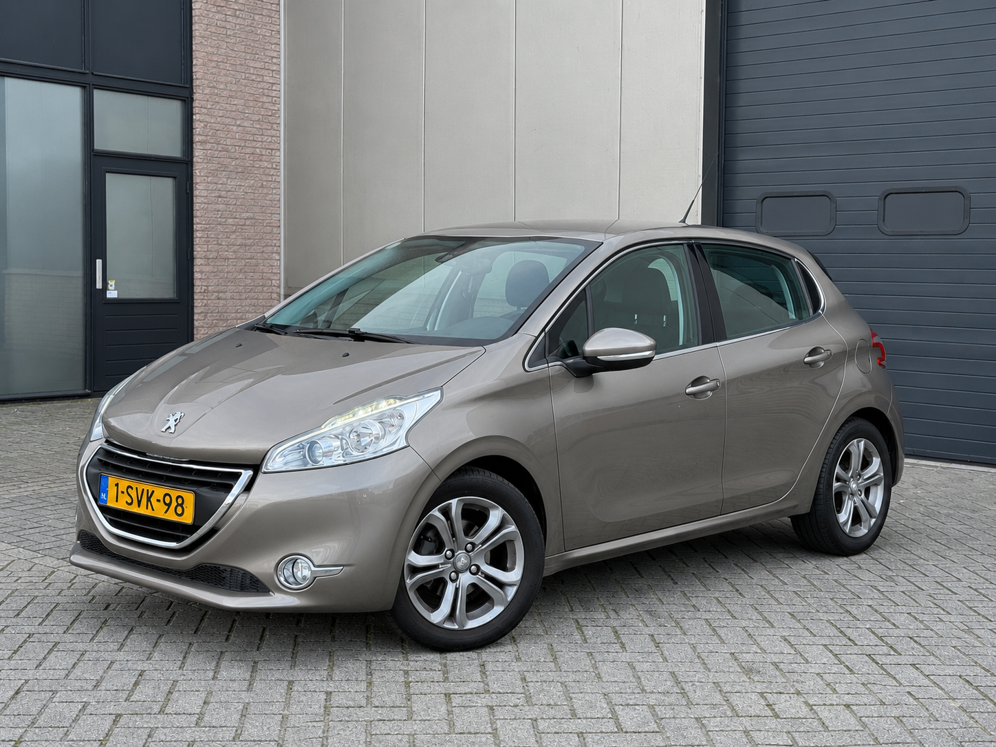 Peugeot 208 1.6 VTi Allure 2014 5-DRS Stoelv Cruise CarPlay 2014 - voorkant