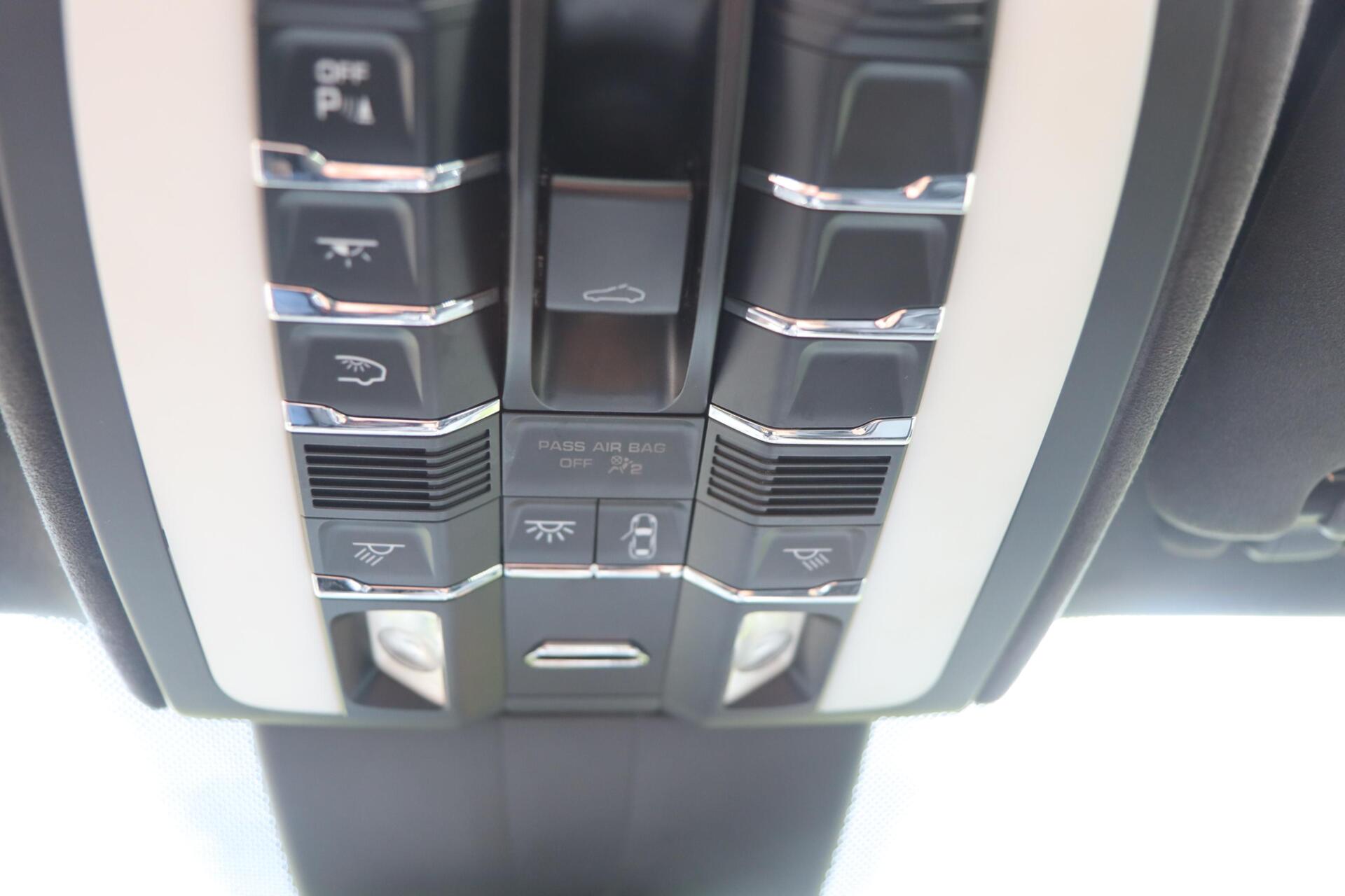 Foto van Porsche Cayenne GTS