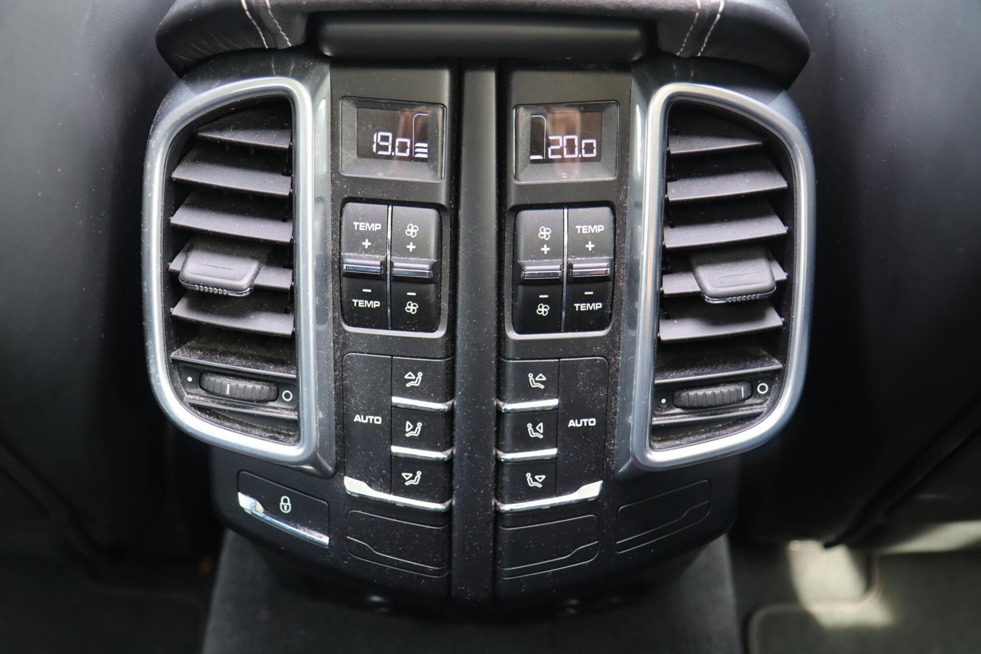 Foto van Porsche Cayenne GTS