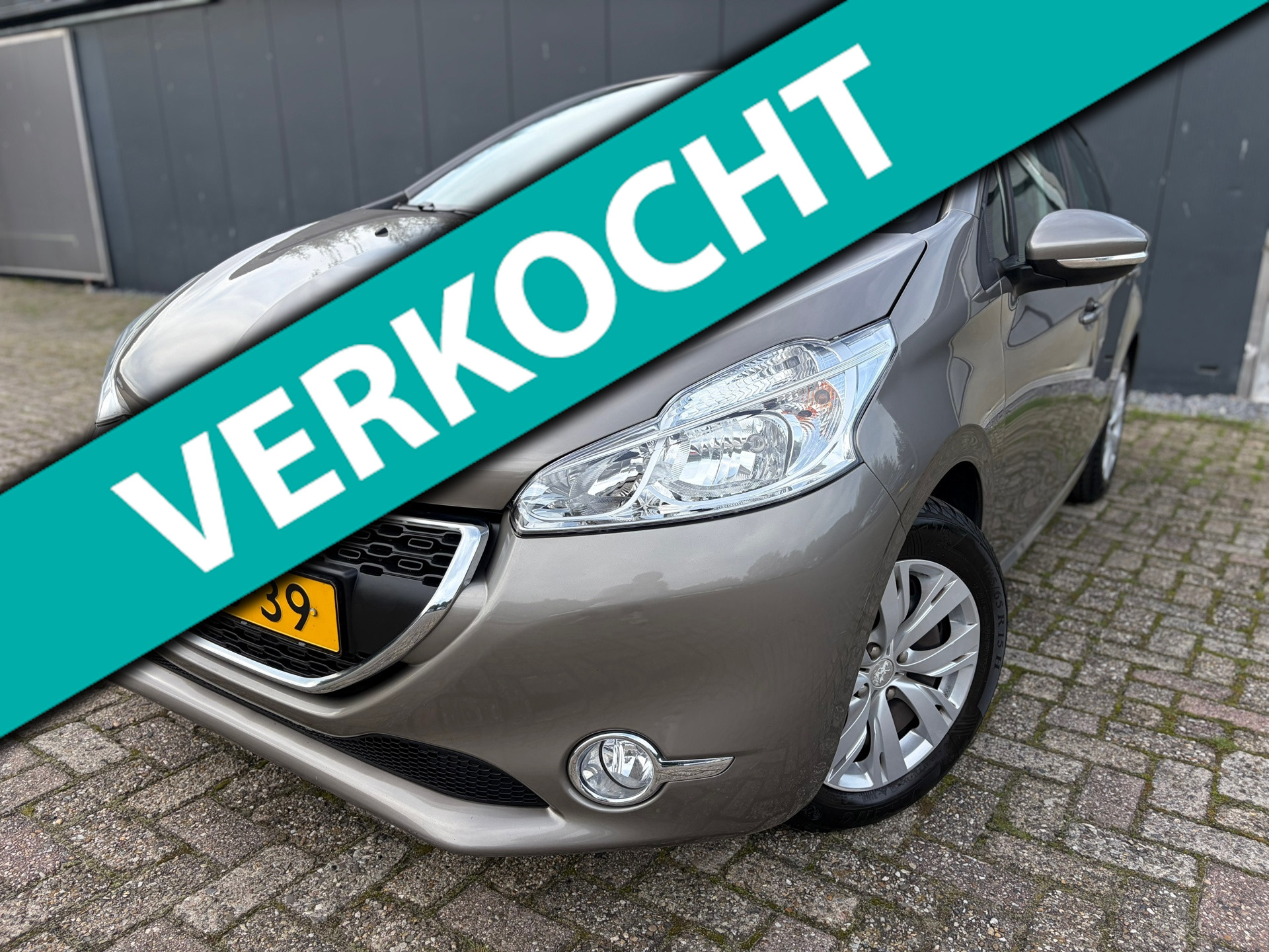 Peugeot 208 1.2 VTi Envy 2014 - voorkant