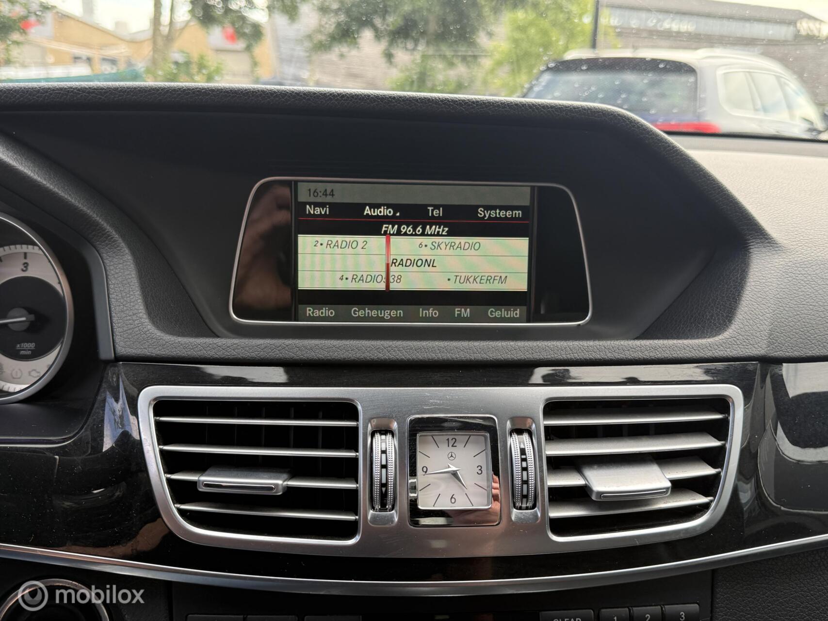 Foto van Mercedes-Benz E 220 Bluetec