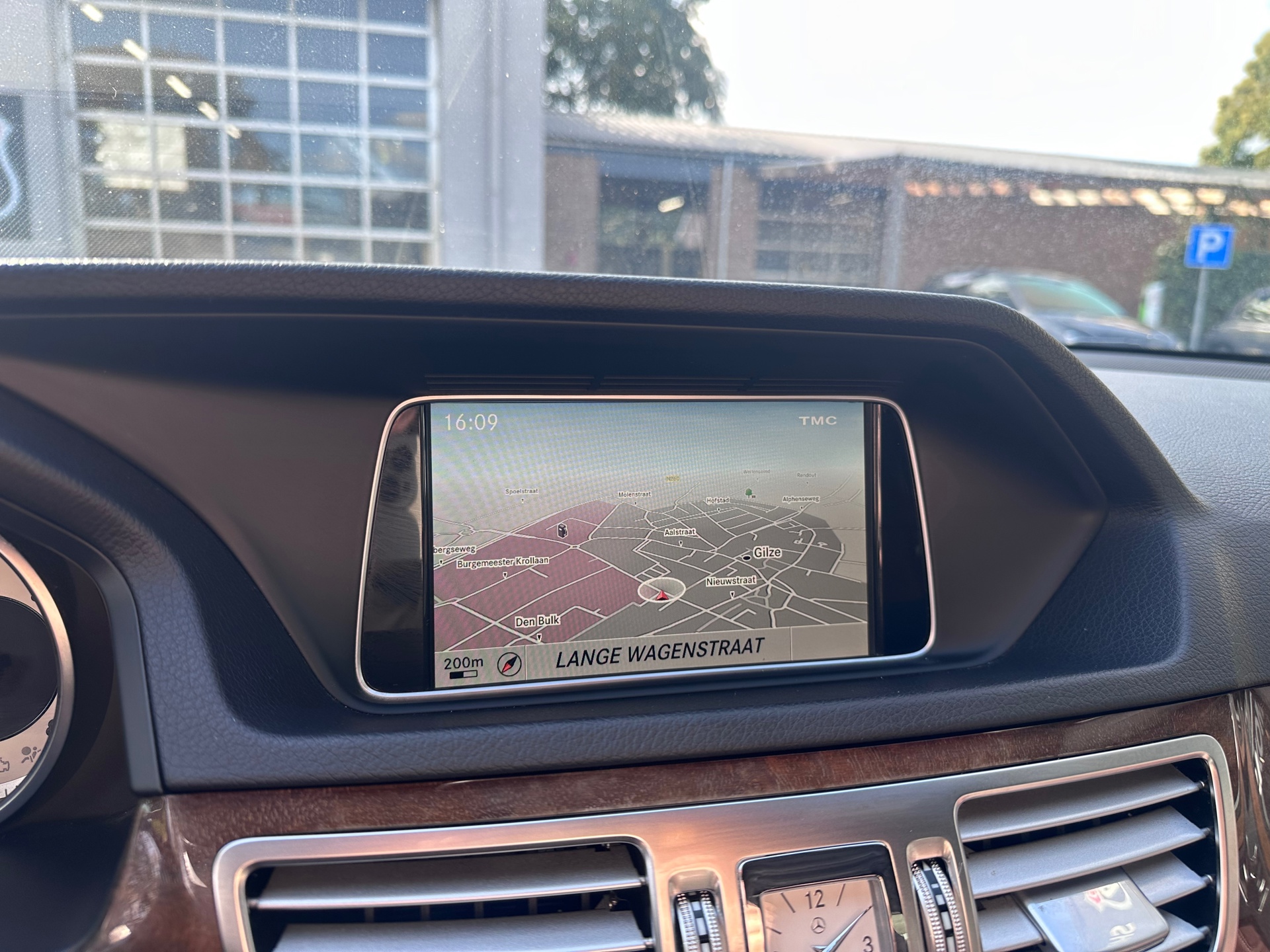 Foto van Mercedes-Benz E 200
