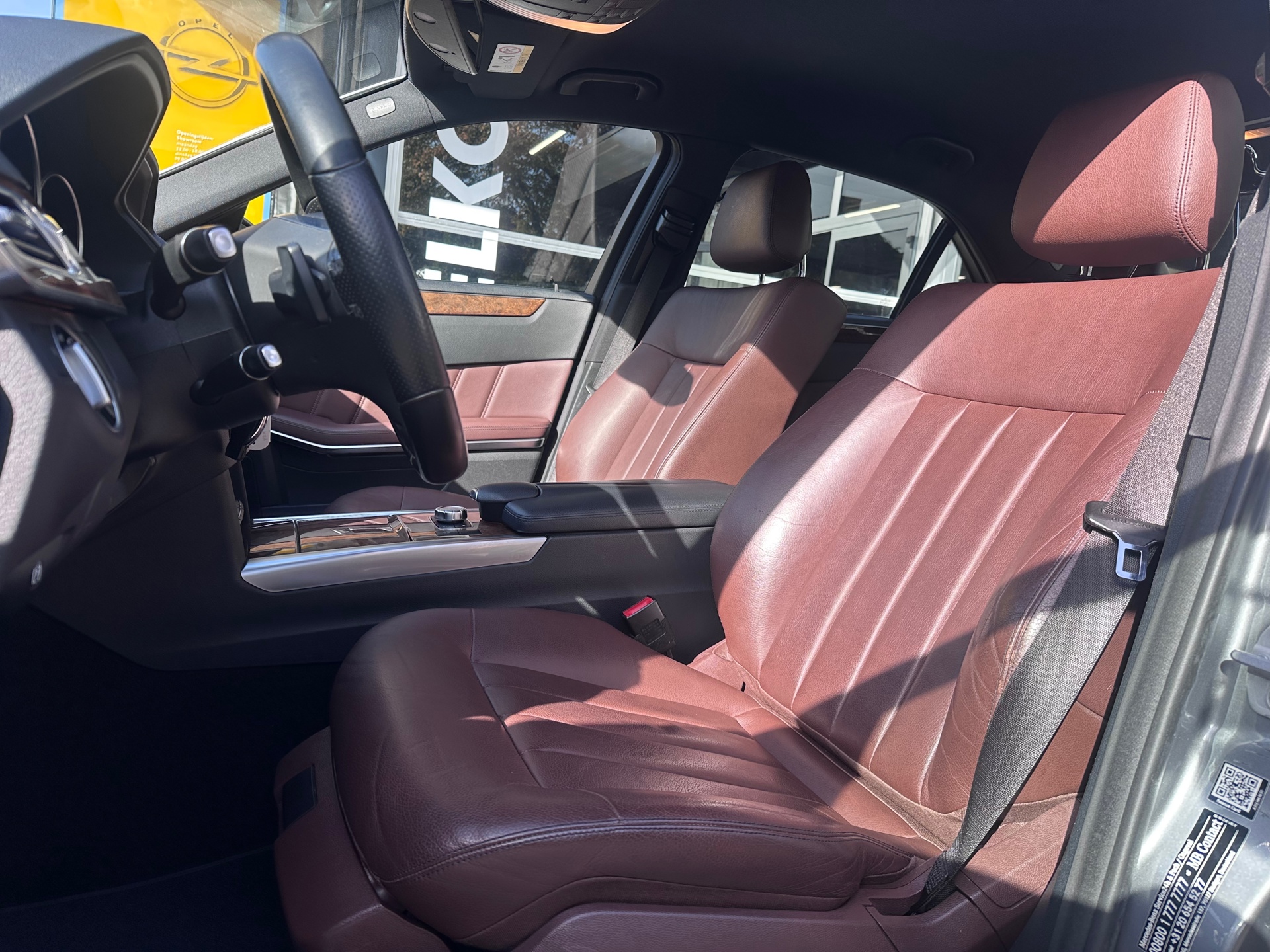 Foto van Mercedes-Benz E 200