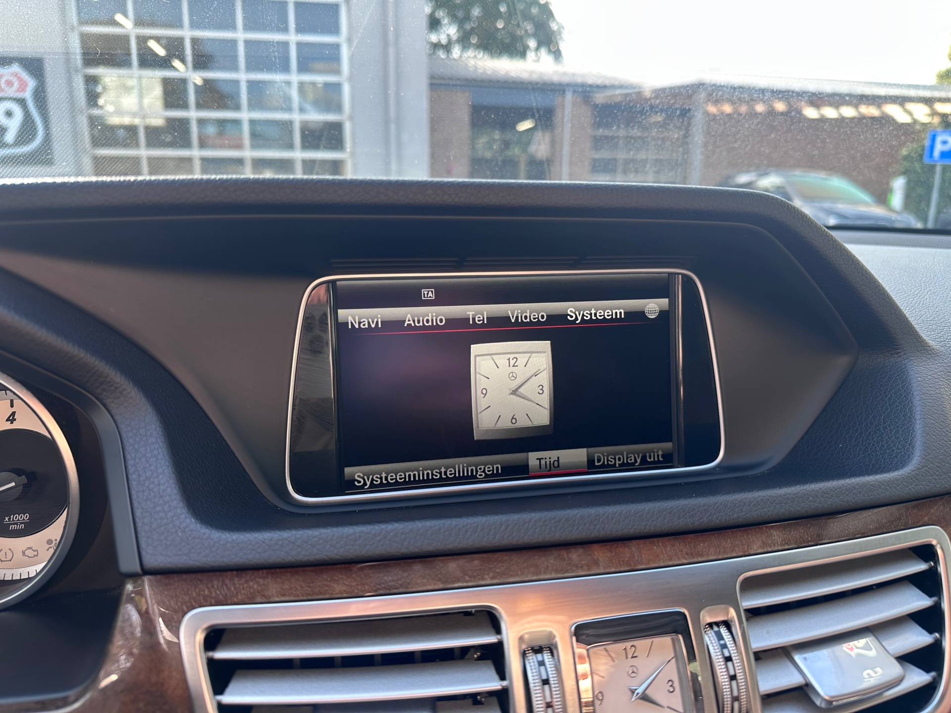 Foto van Mercedes-Benz E 200