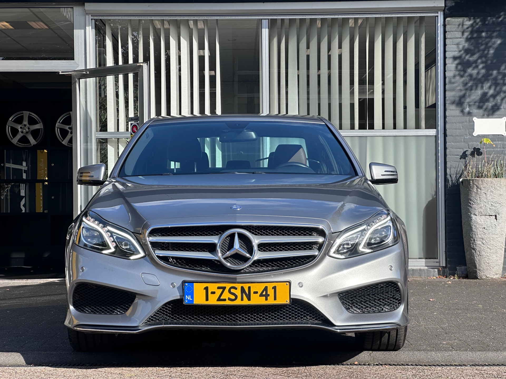 Foto van Mercedes-Benz E 200