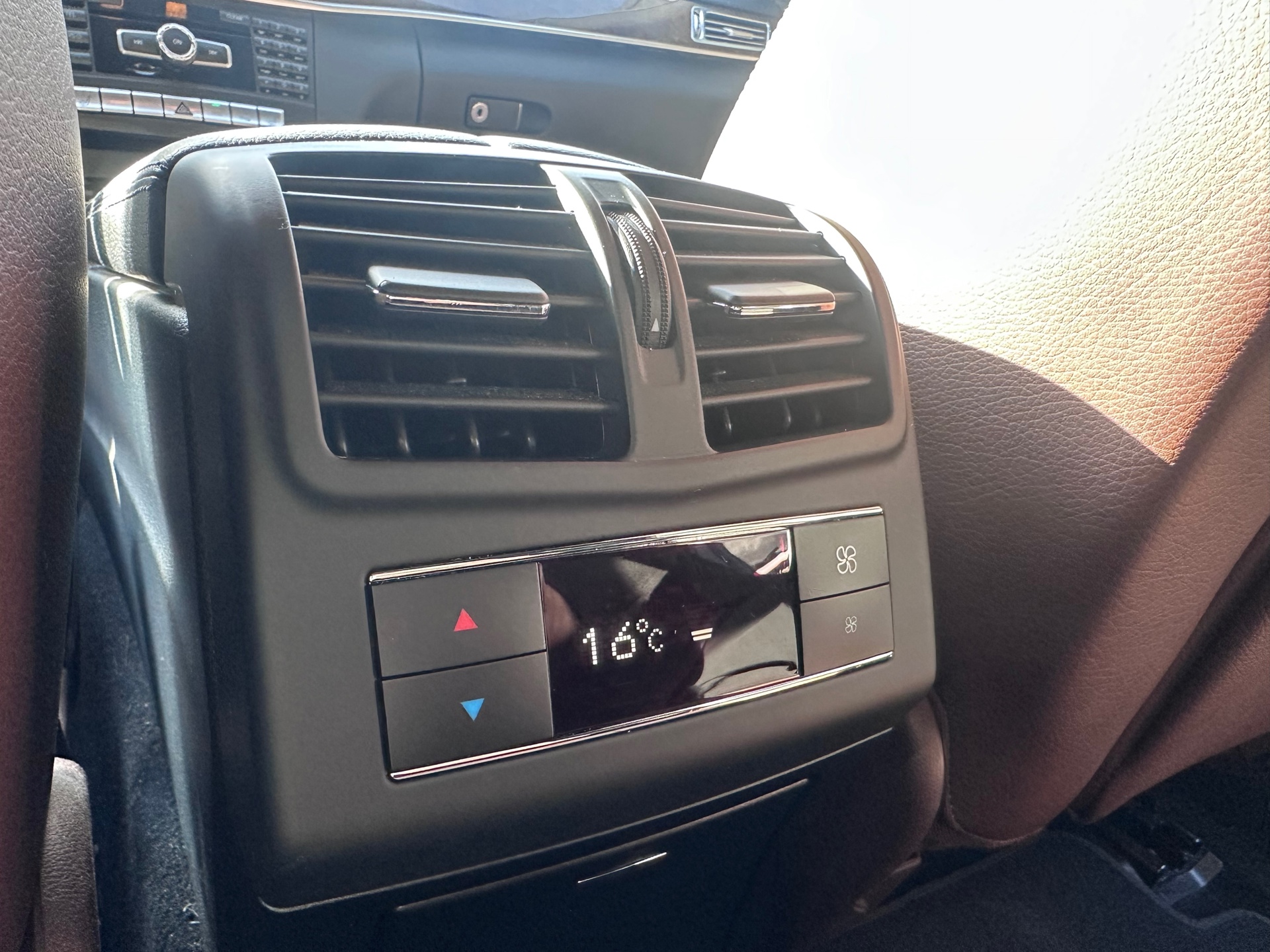 Foto van Mercedes-Benz E 200