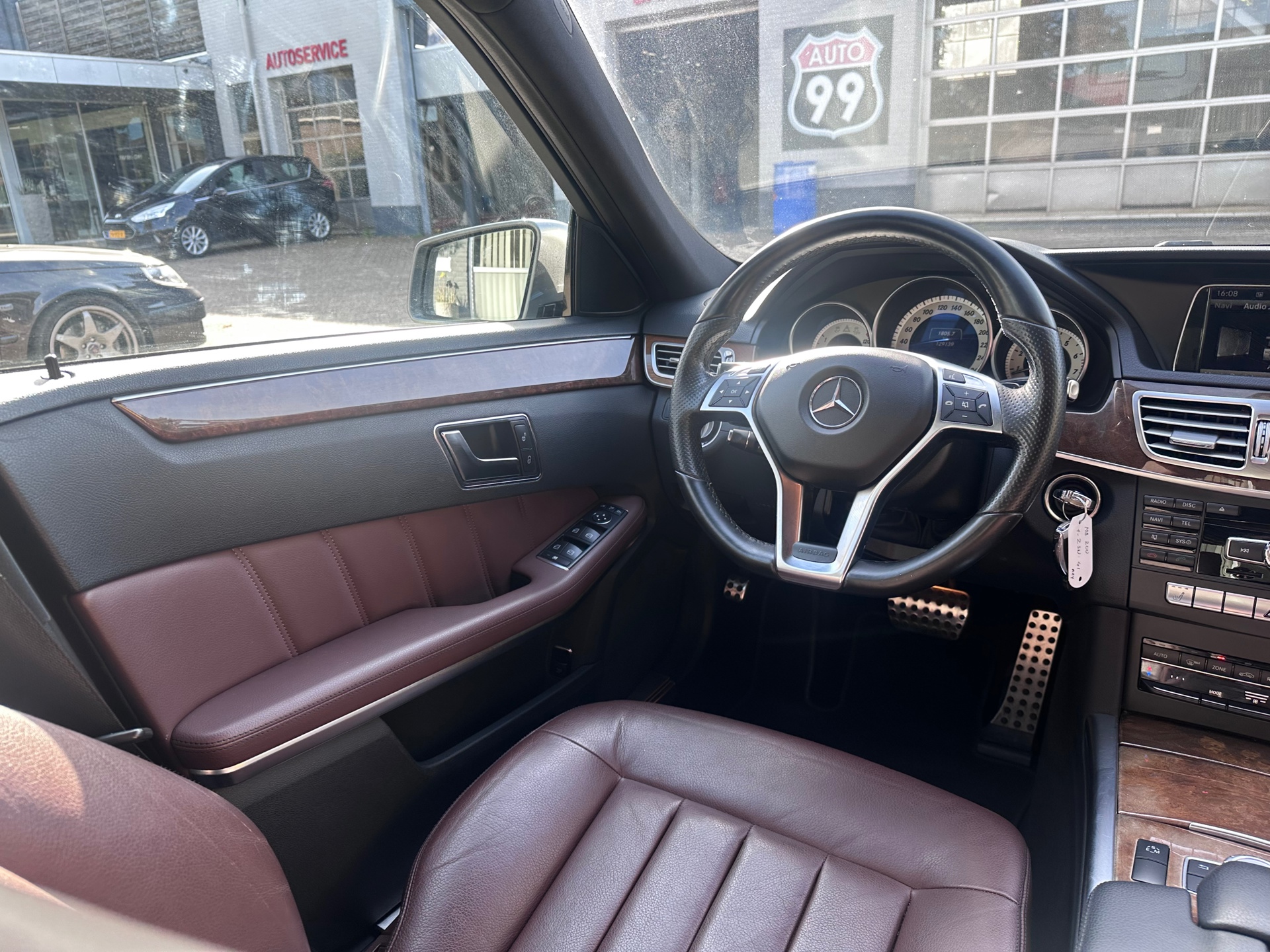 Foto van Mercedes-Benz E 200