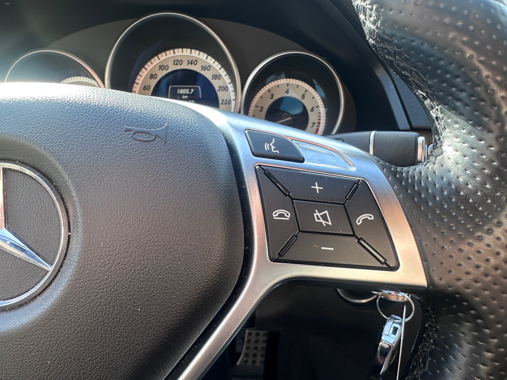 Foto van Mercedes-Benz E 200