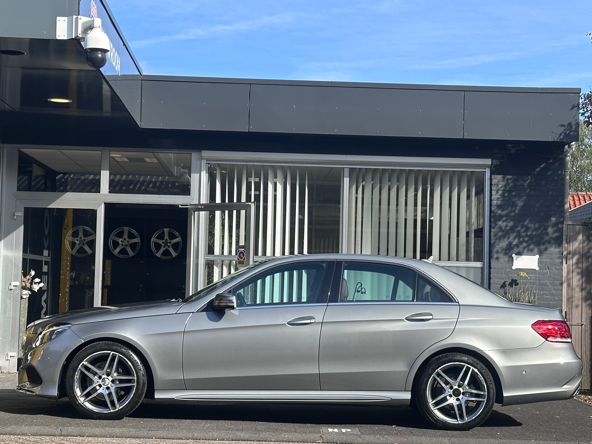 Foto van Mercedes-Benz E 200