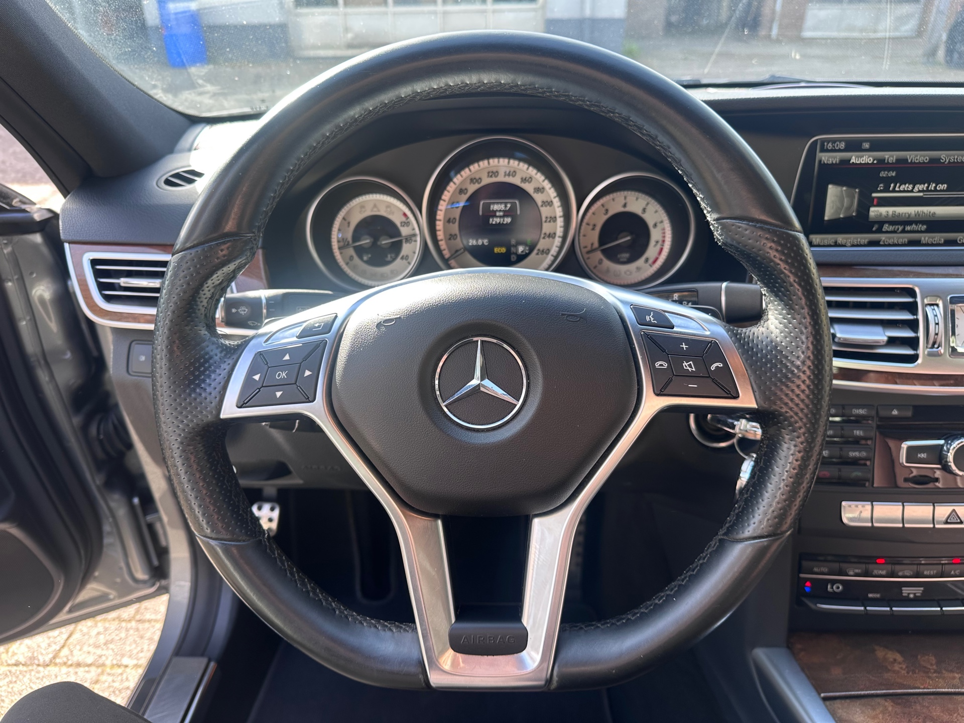 Foto van Mercedes-Benz E 200