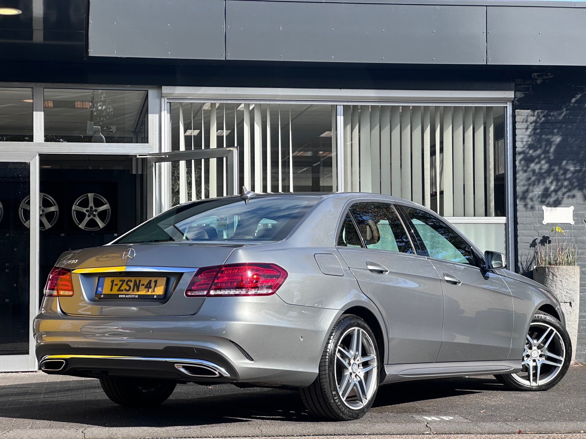 Foto van Mercedes-Benz E 200