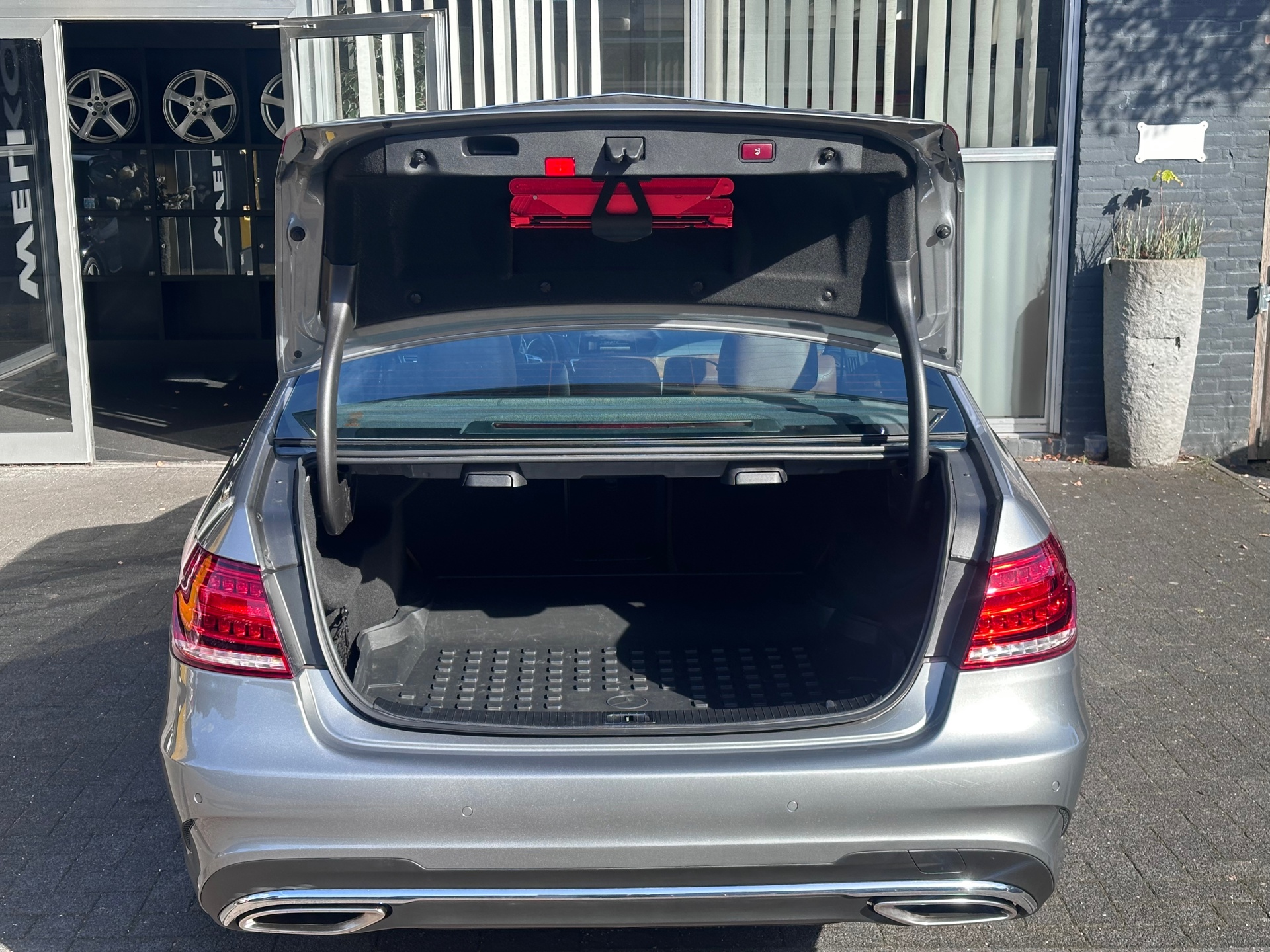 Foto van Mercedes-Benz E 200