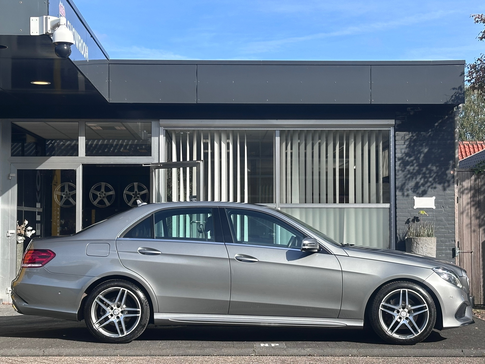 Foto van Mercedes-Benz E 200