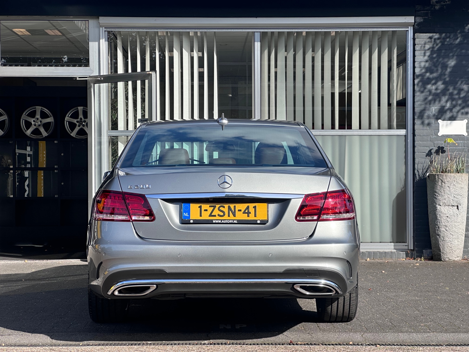 Foto van Mercedes-Benz E 200