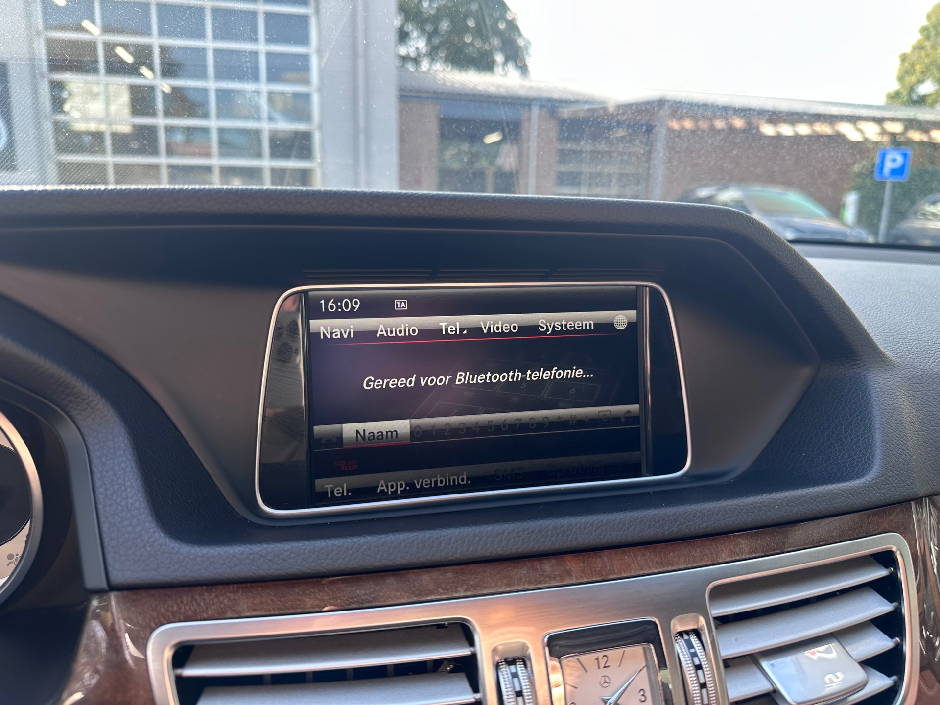 Foto van Mercedes-Benz E 200