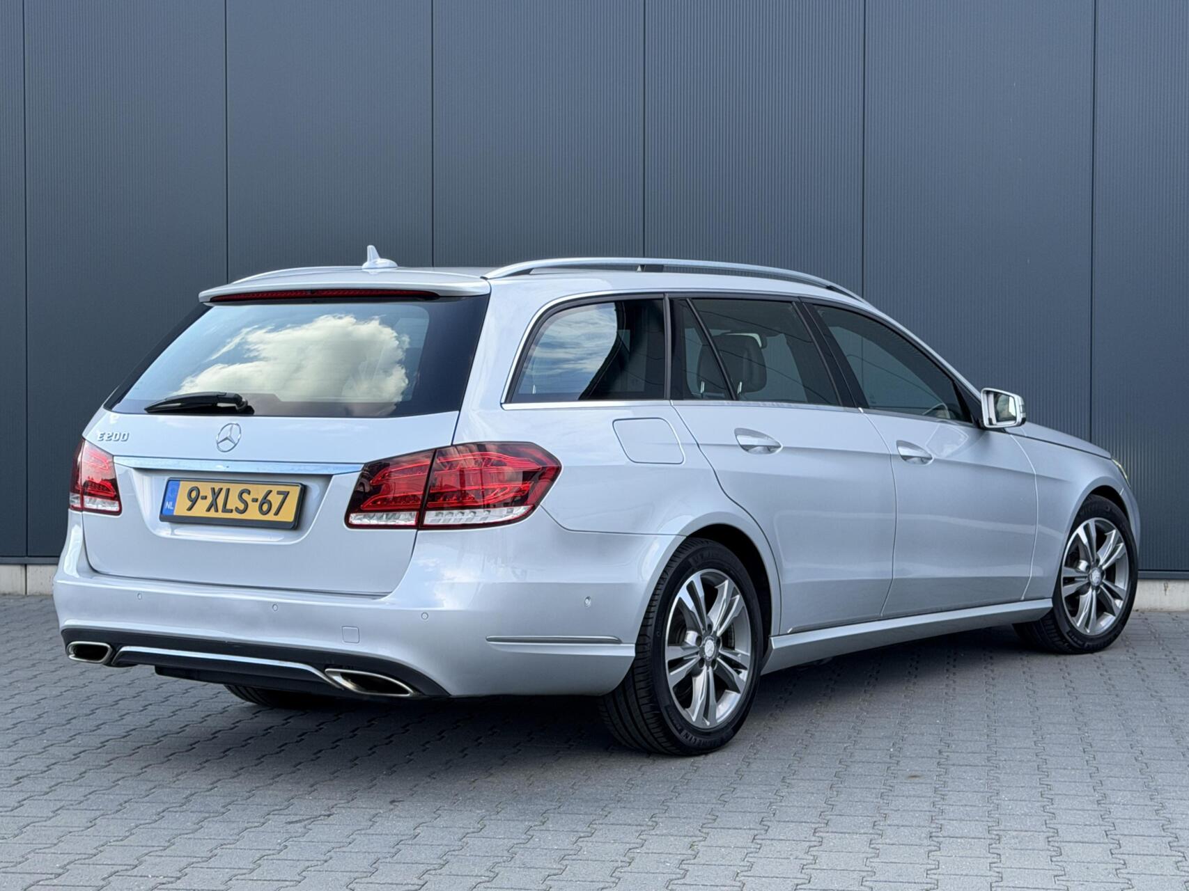 Foto van Mercedes-Benz E 200