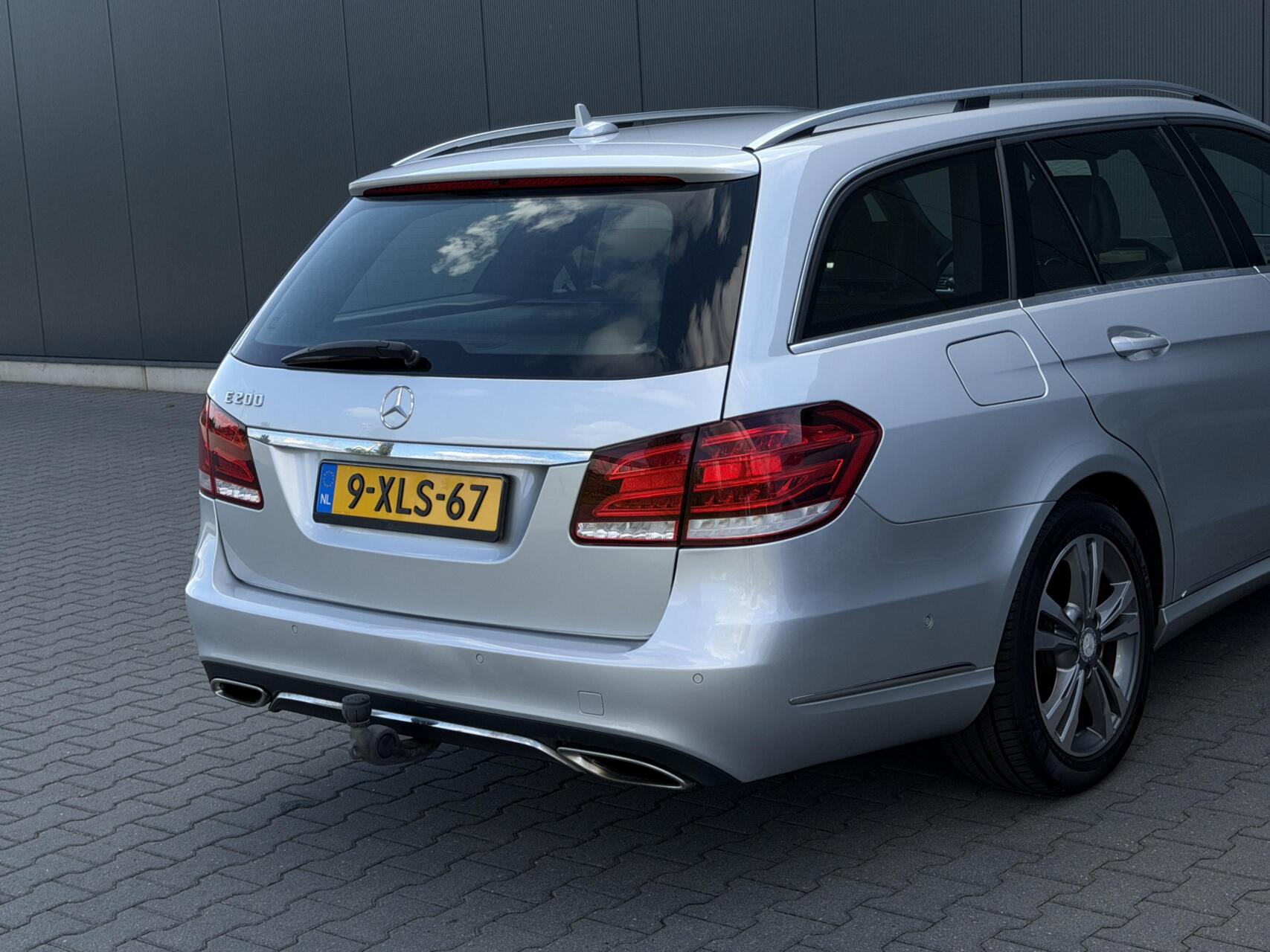 Foto van Mercedes-Benz E 200