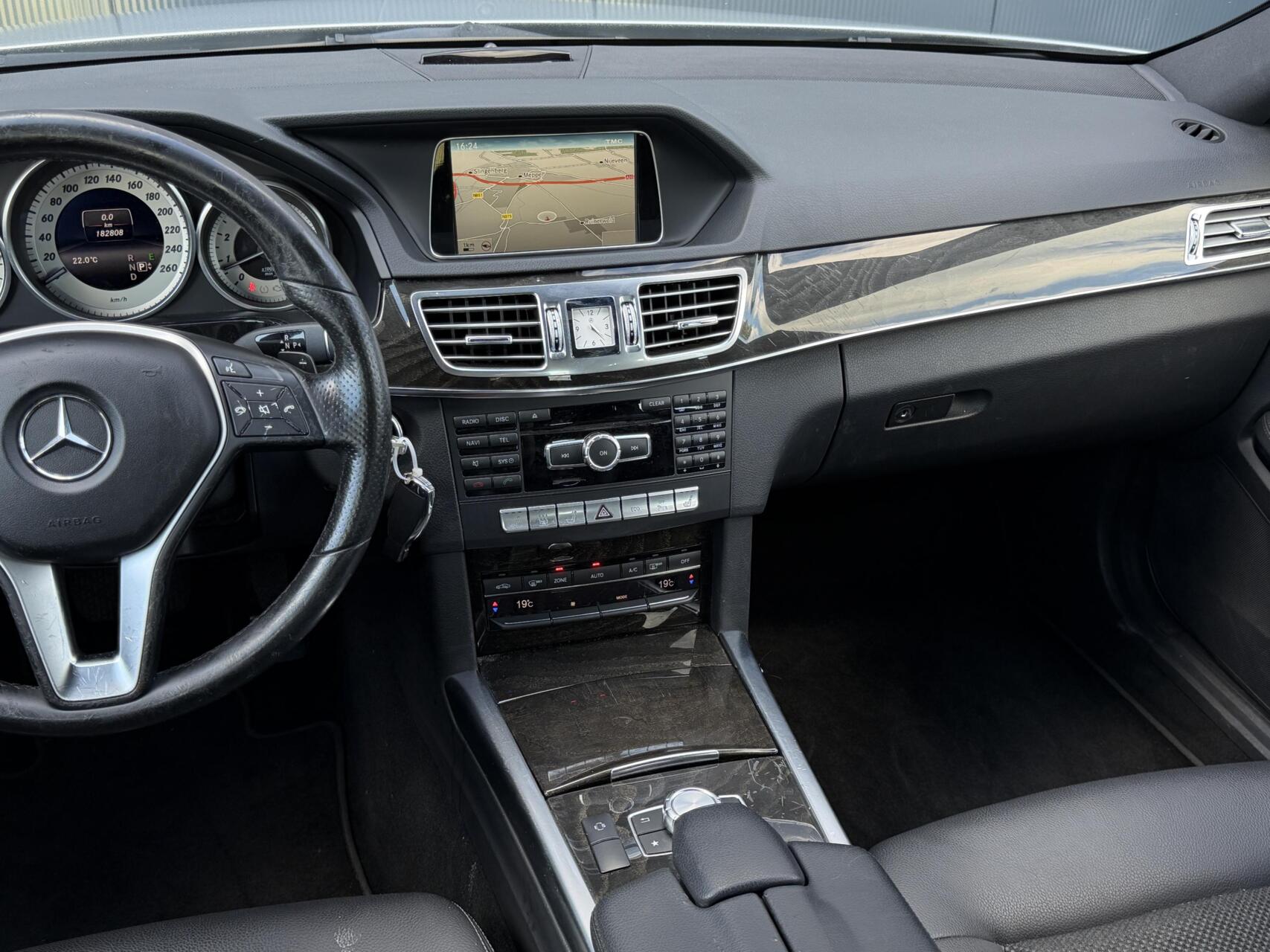 Foto van Mercedes-Benz E 200