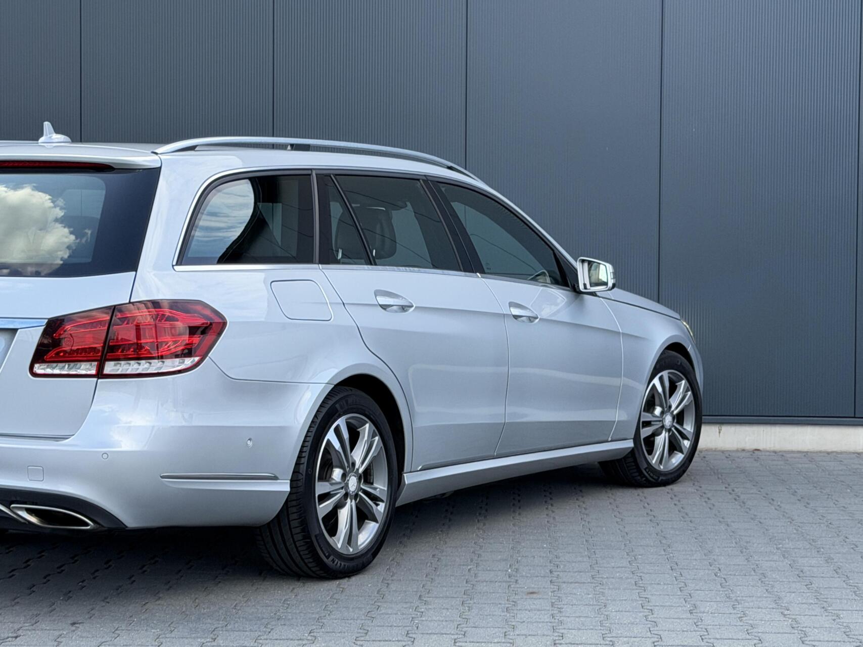 Foto van Mercedes-Benz E 200