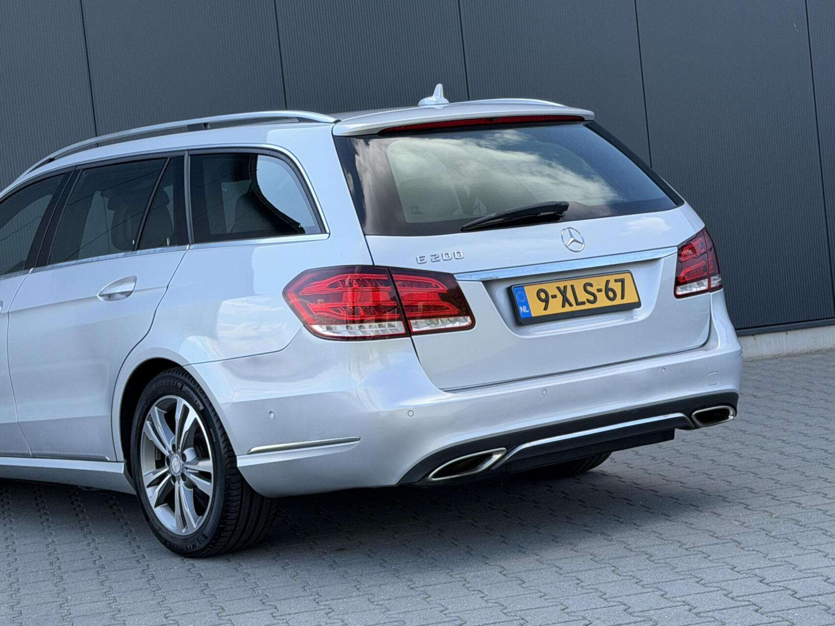 Foto van Mercedes-Benz E 200
