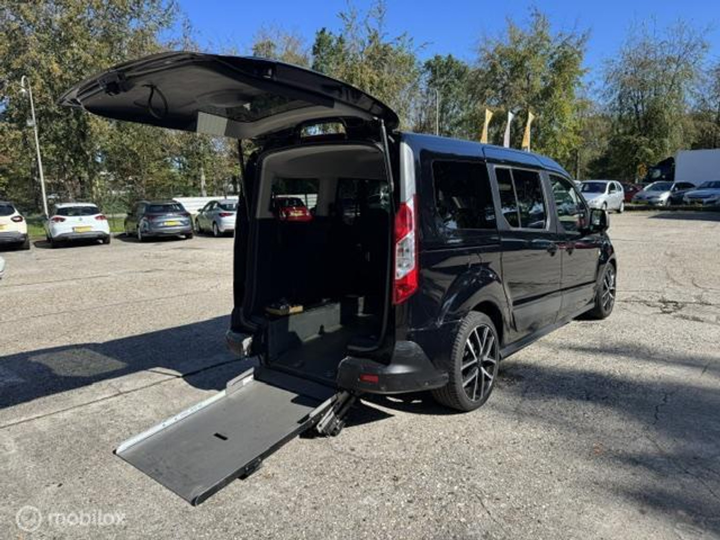 Ford Tourneo Connect 1.5 TDCi Automaat Rolstoelauto 2017 - voorkant