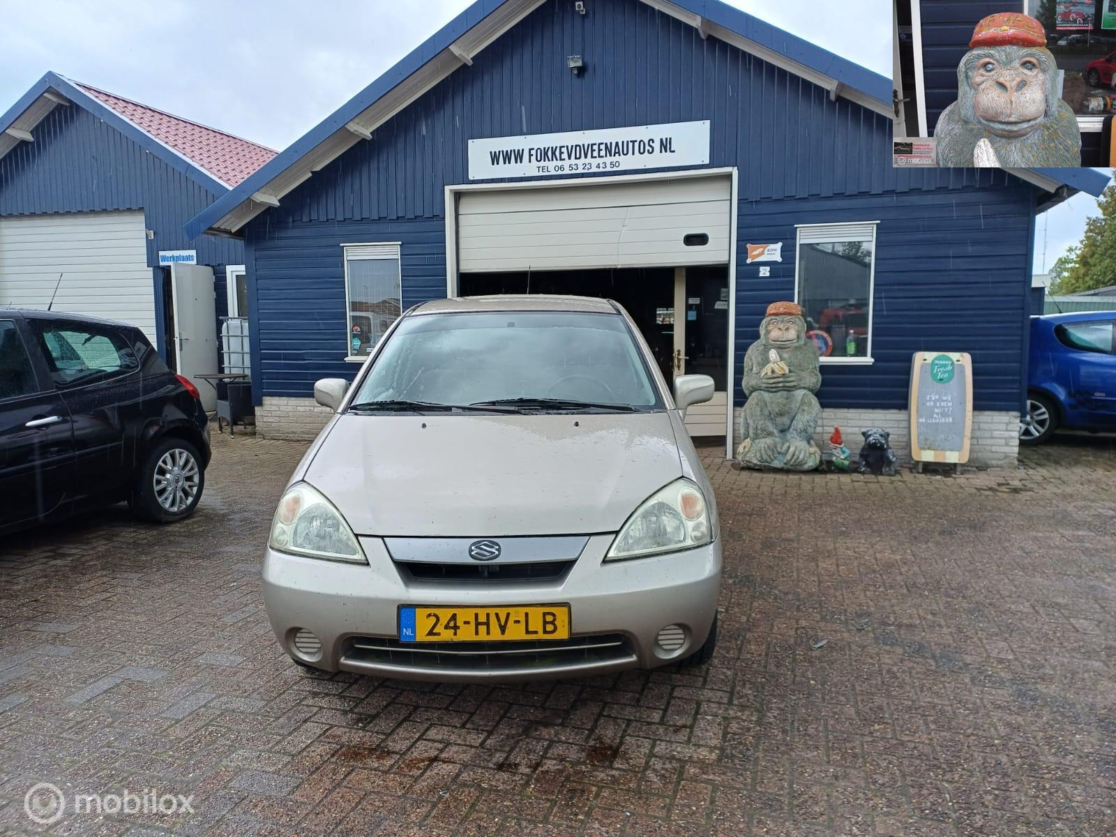 Foto van Suzuki Liana