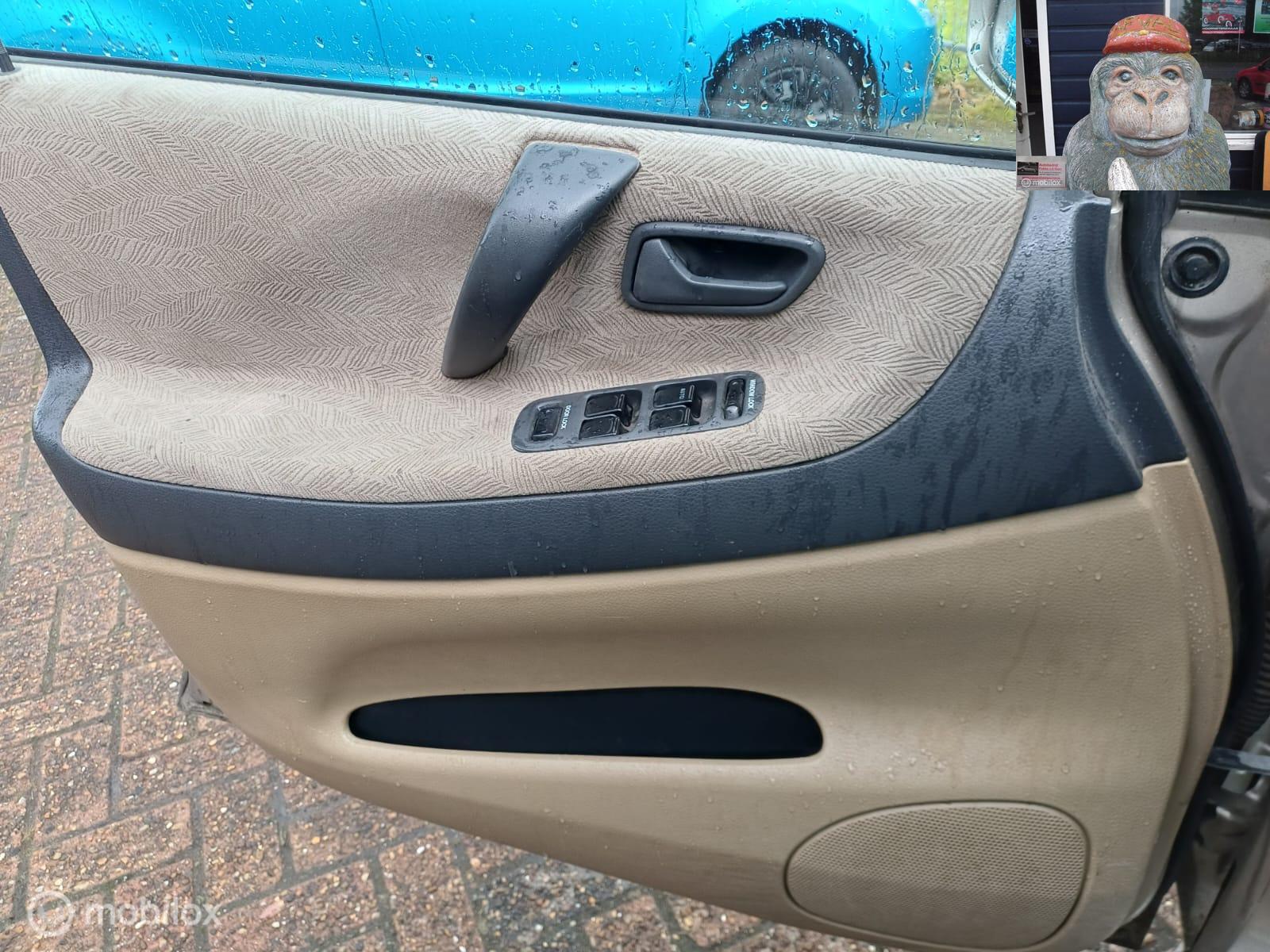 Foto van Suzuki Liana