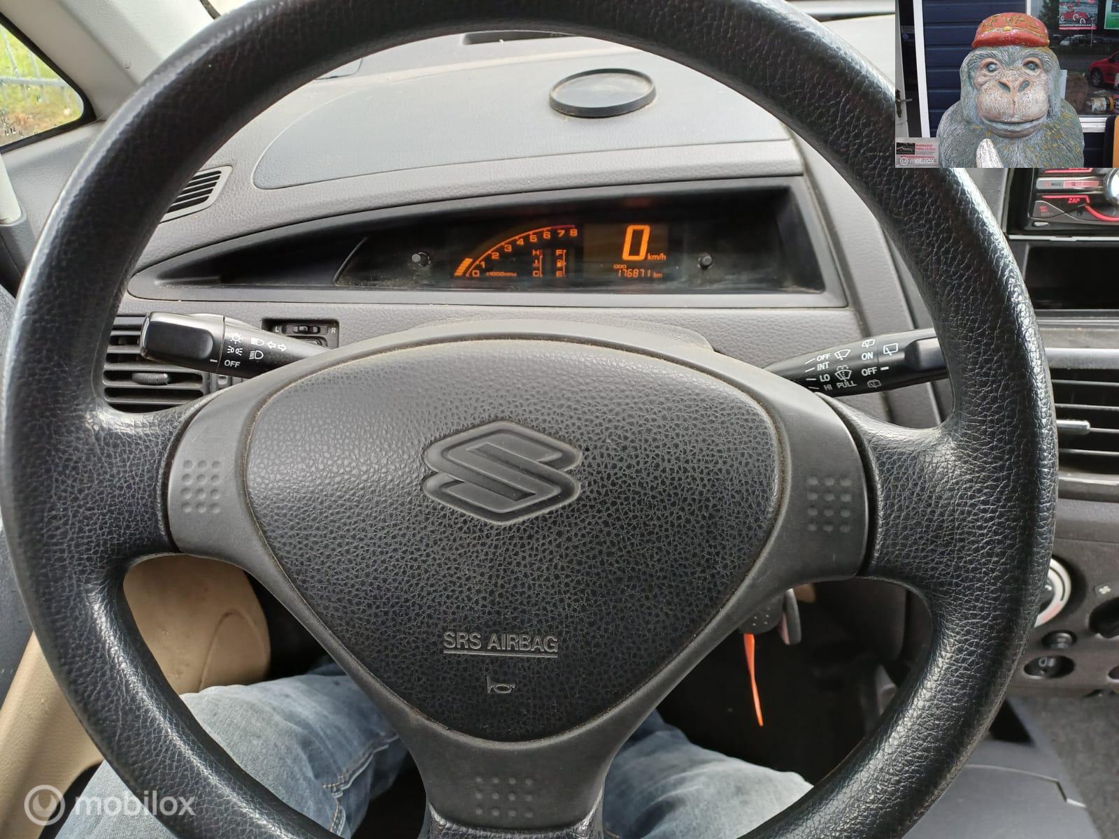 Foto van Suzuki Liana