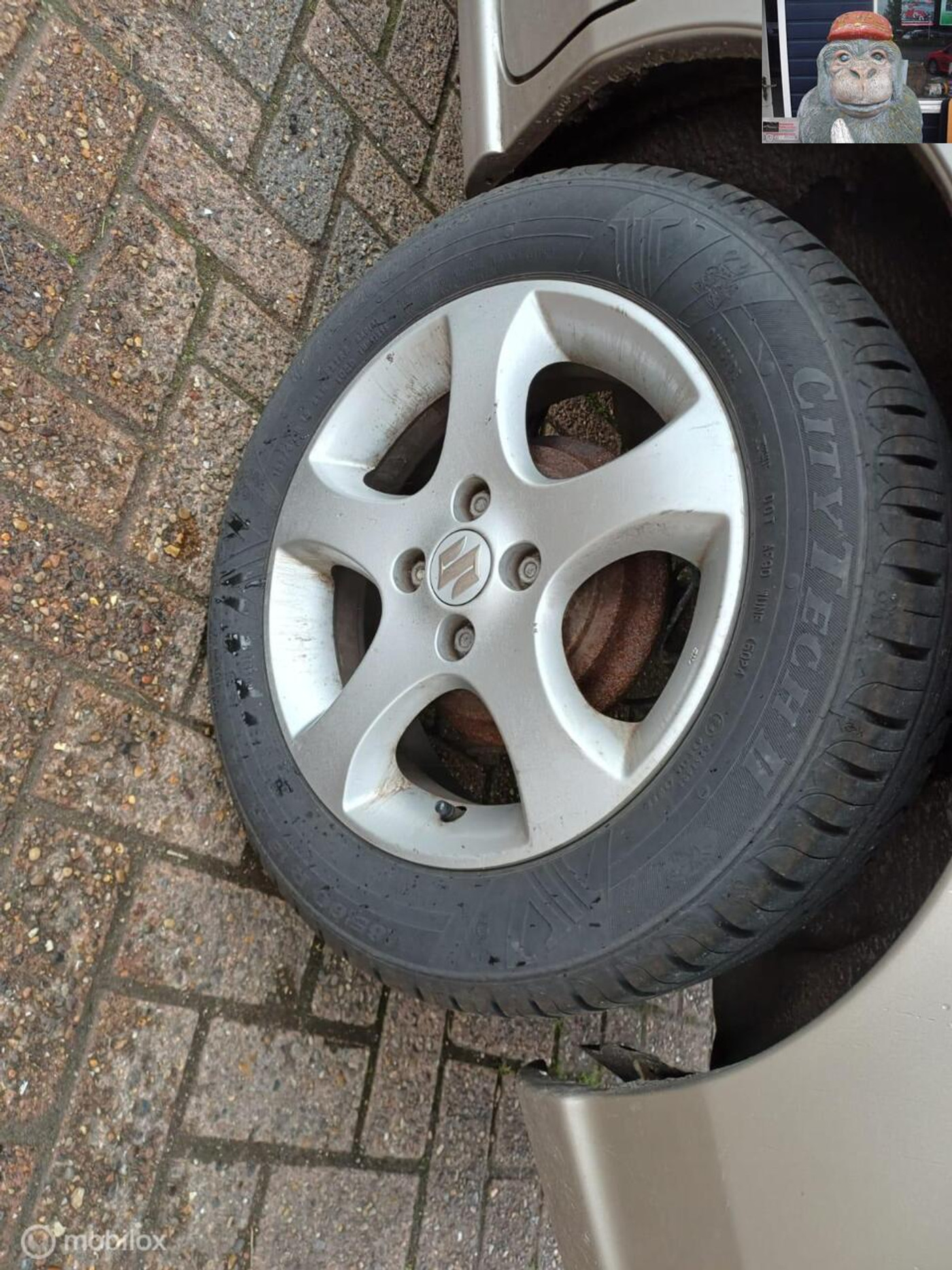 Foto van Suzuki Liana