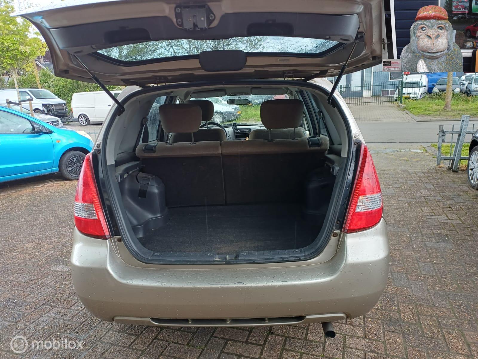 Foto van Suzuki Liana