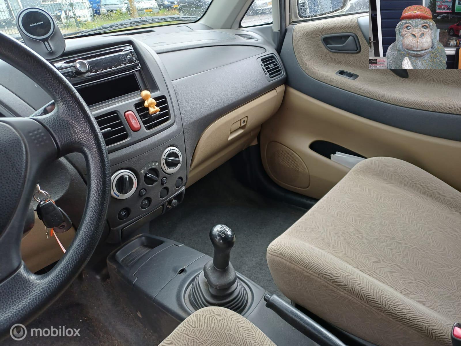 Foto van Suzuki Liana