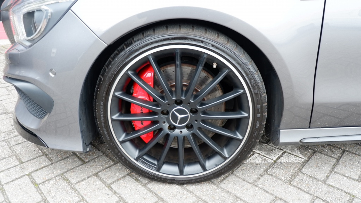 Foto van Mercedes-Benz AMG Cla 45