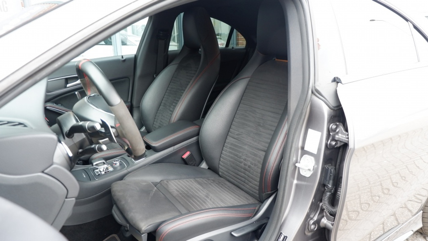 Foto van Mercedes-Benz AMG Cla 45