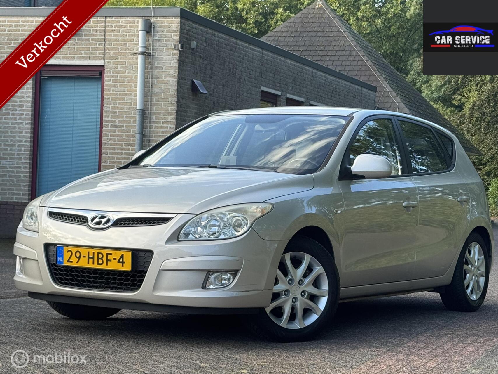 Hyundai I 30 1.6i Dynamic Luxe NIEUW APK AIRCO NAVI 2008 - voorkant