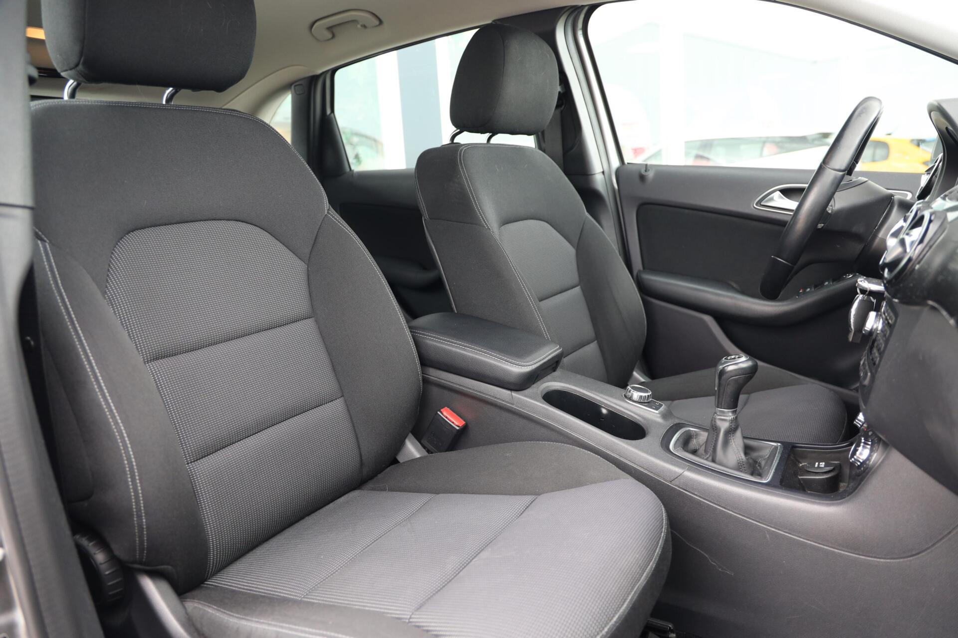 Foto van Mercedes-Benz B 200