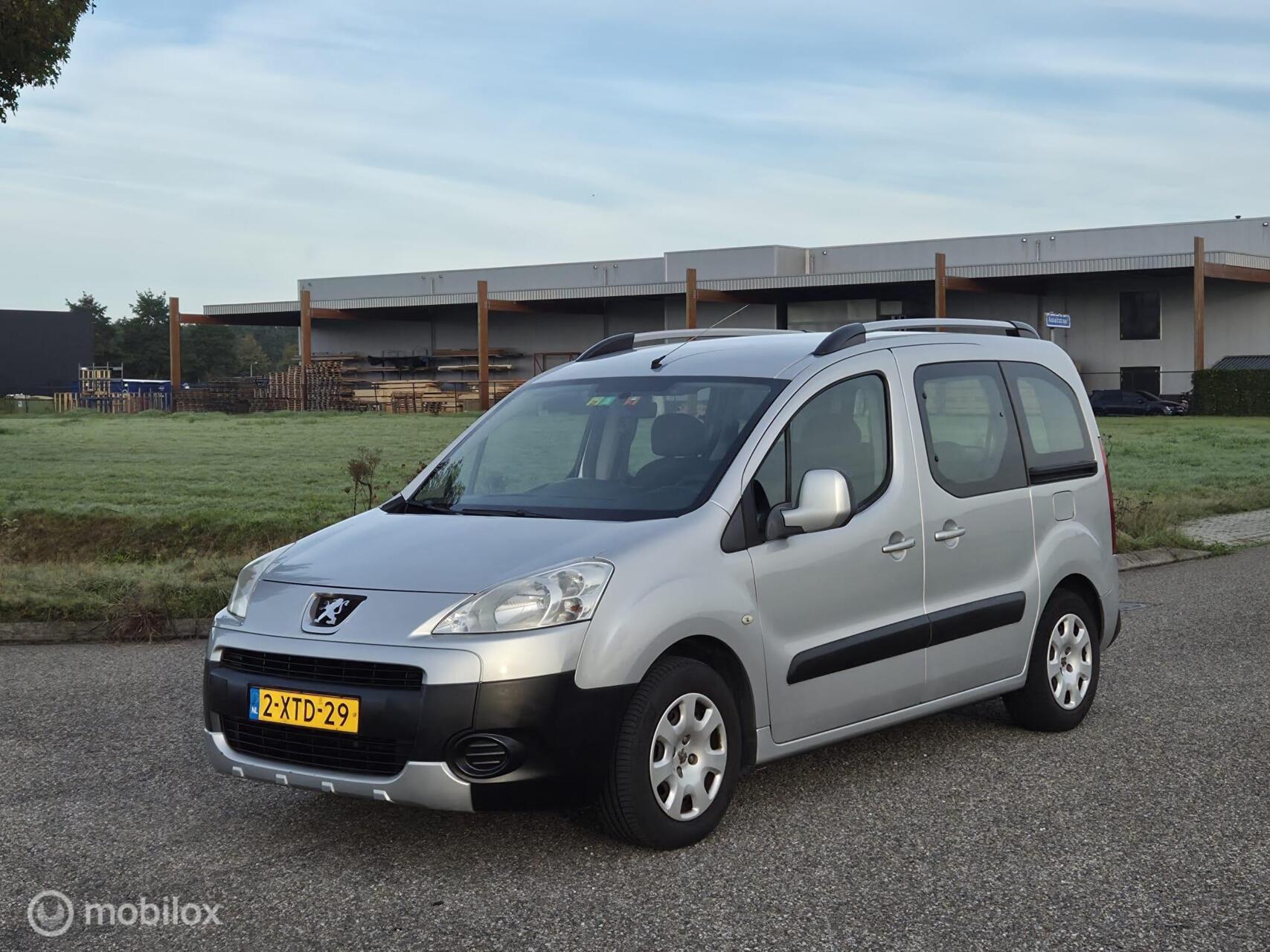 Peugeot Partner 1.6 XT Airco / 2x schuifdeur / Trekhaa 2009 - voorkant