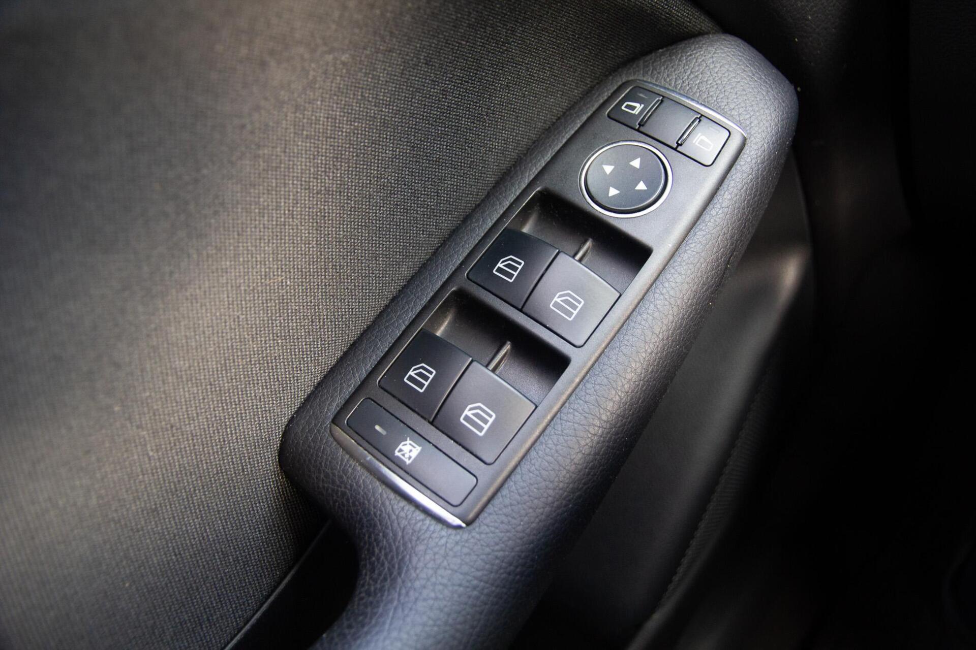Foto van Mercedes-Benz B 180