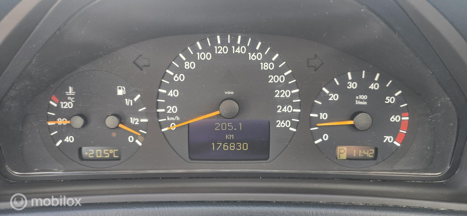 Foto van Mercedes-Benz CLK 230 Kompressor