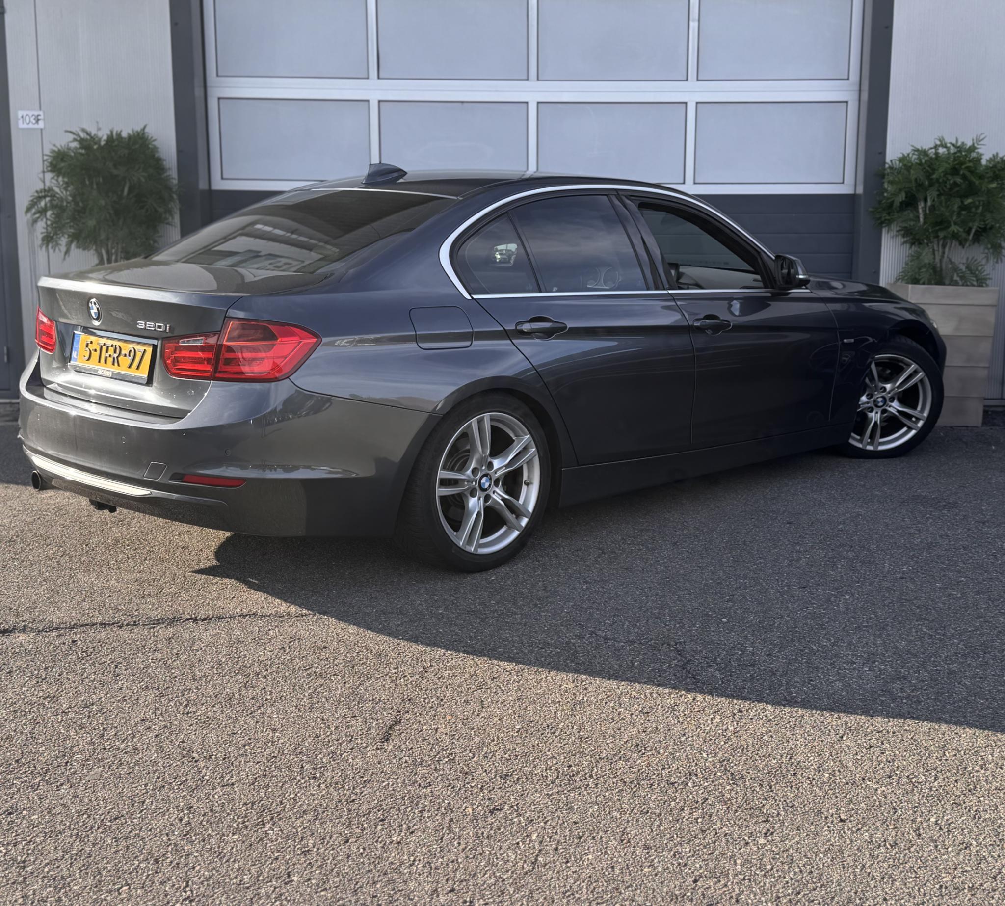 Foto van BMW 320i
