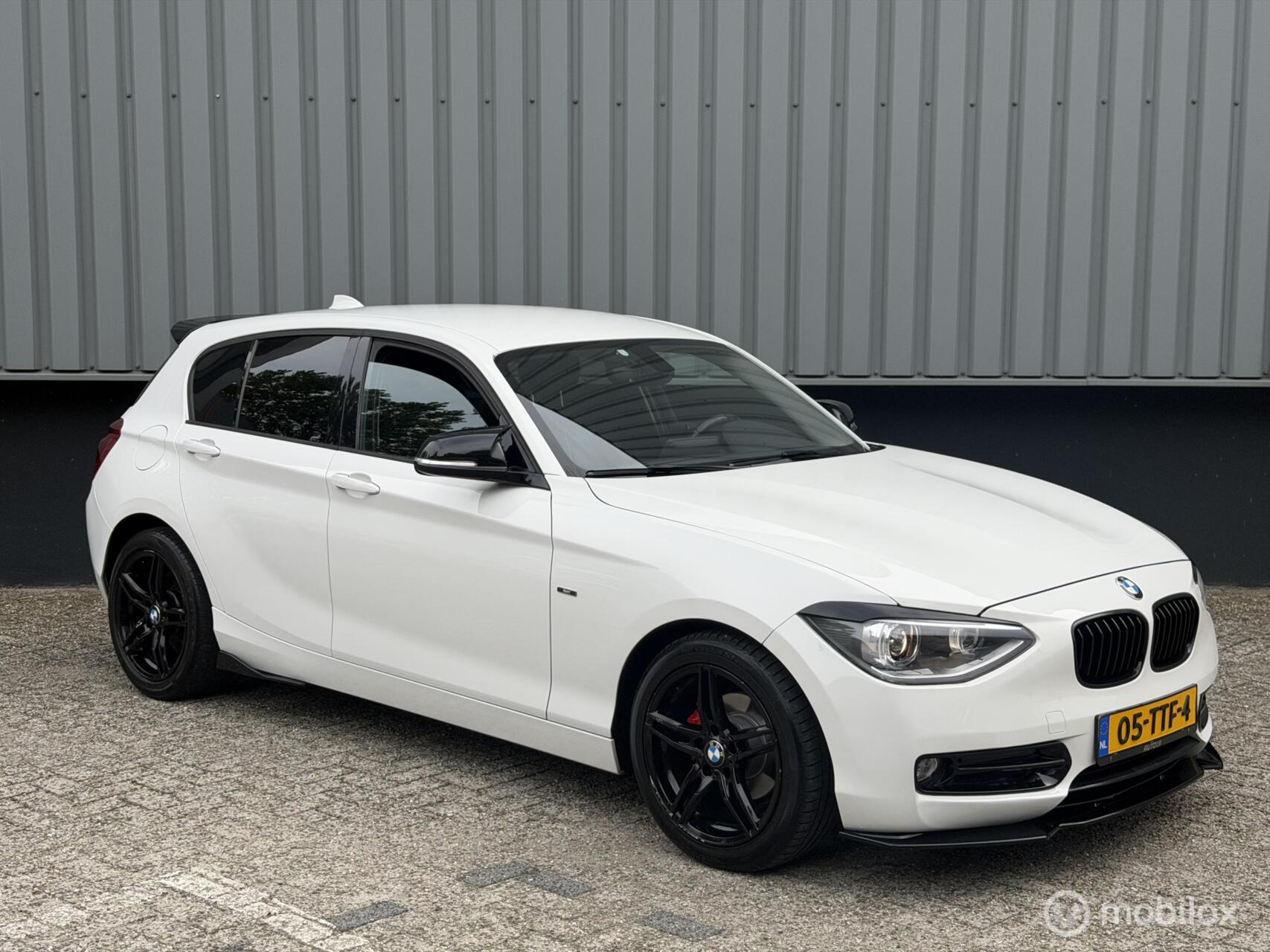 BMW 1-serie 116i Business+ 2012 - voorkant