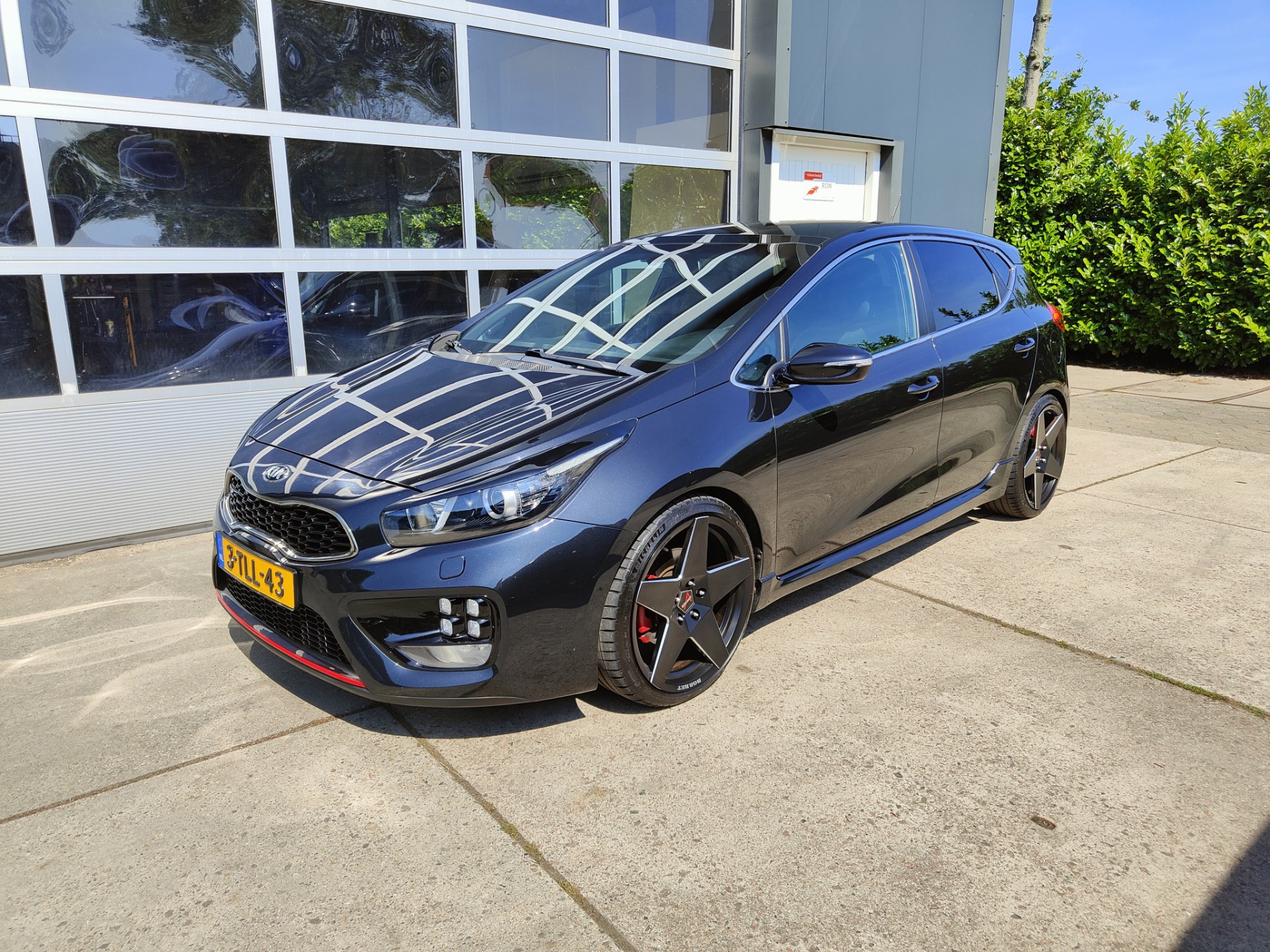 Kia Cee D 1.6 GT Borbet 2014 - voorkant
