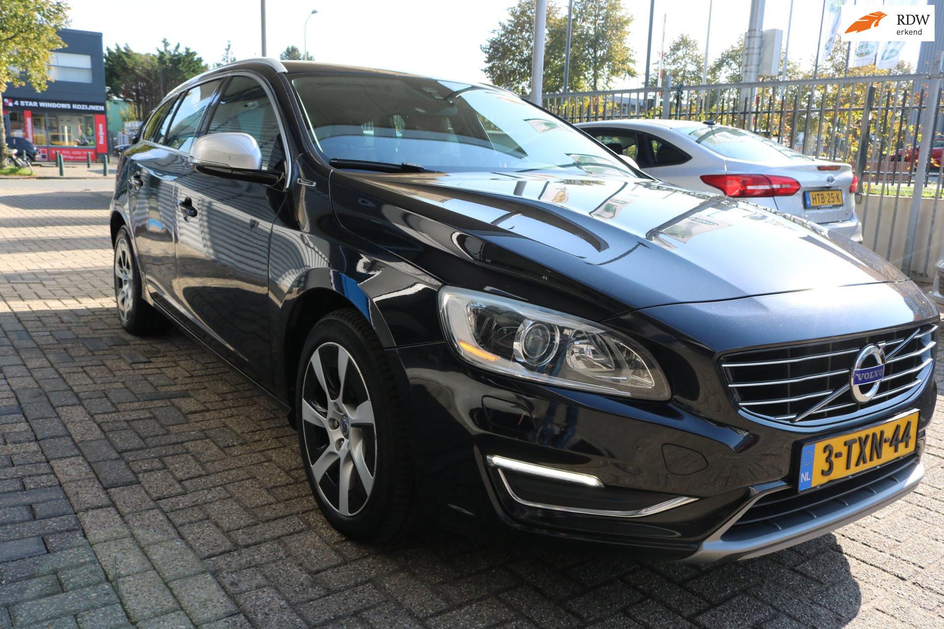Volvo V60 Plug In Hybrid 2.4 D6 AWD Plug-In Hybrid Summum 2014 - voorkant