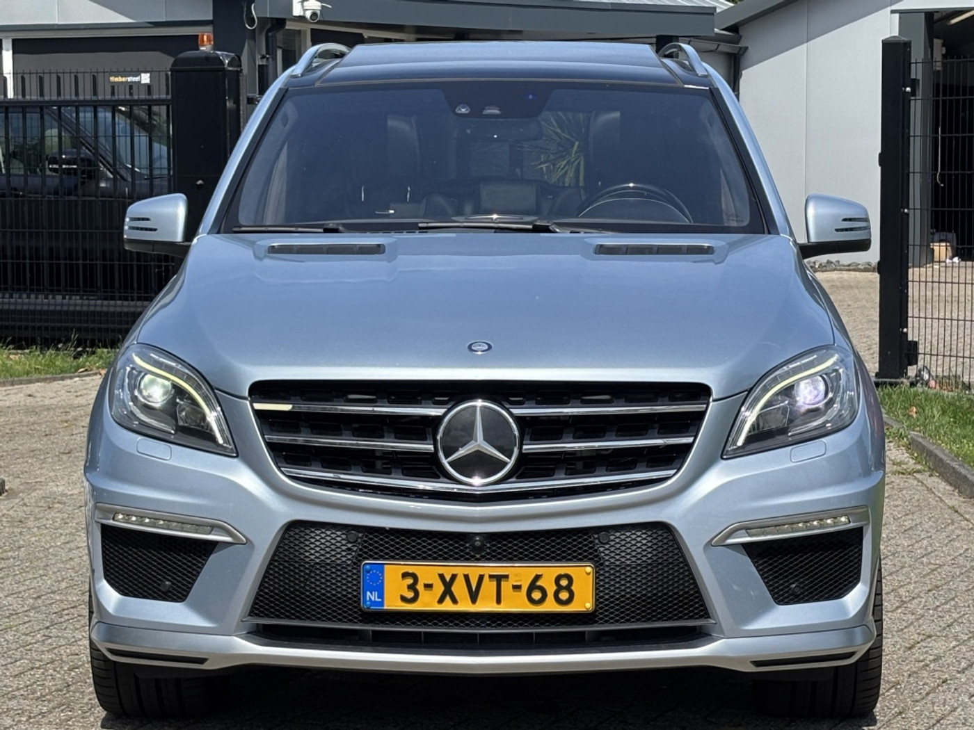 Foto van Mercedes-Benz ML 63 AMG