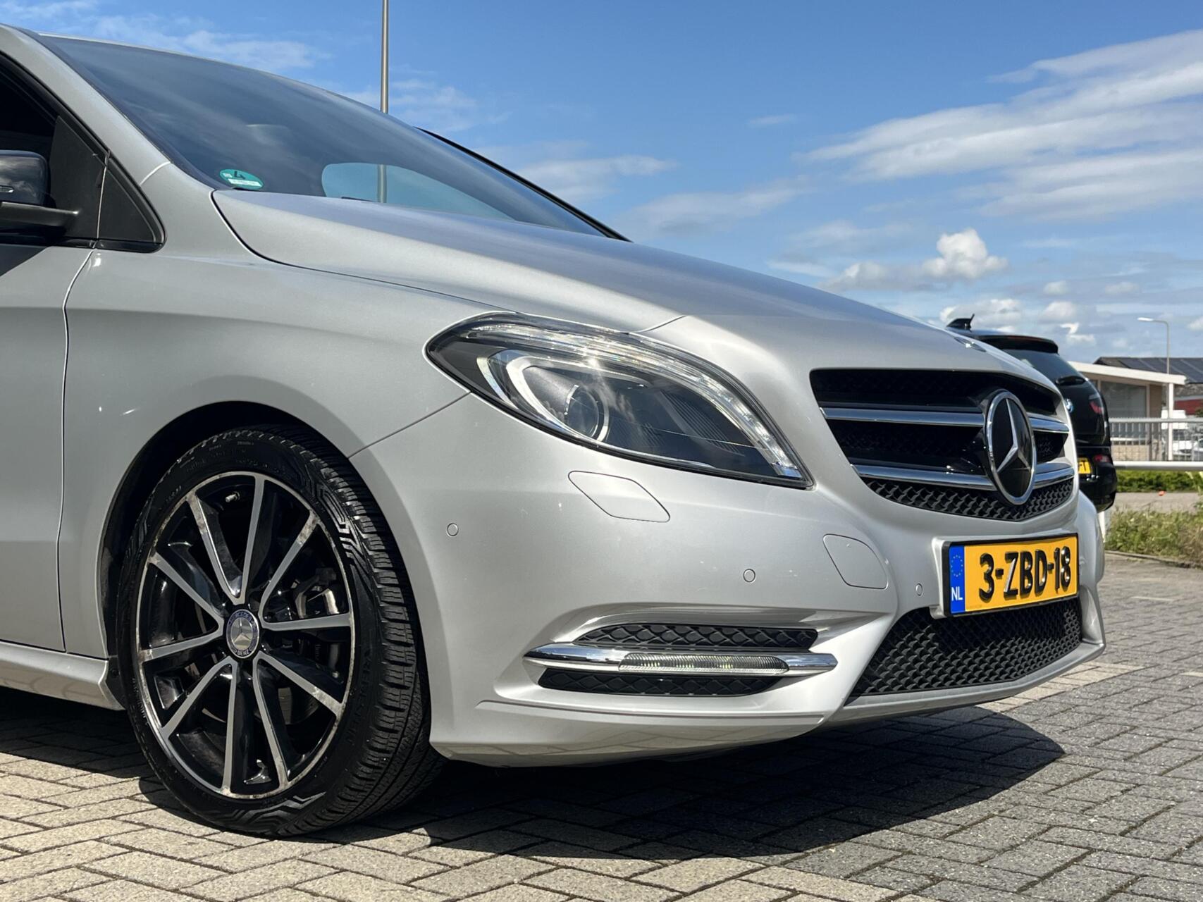 Foto van Mercedes-Benz B 180