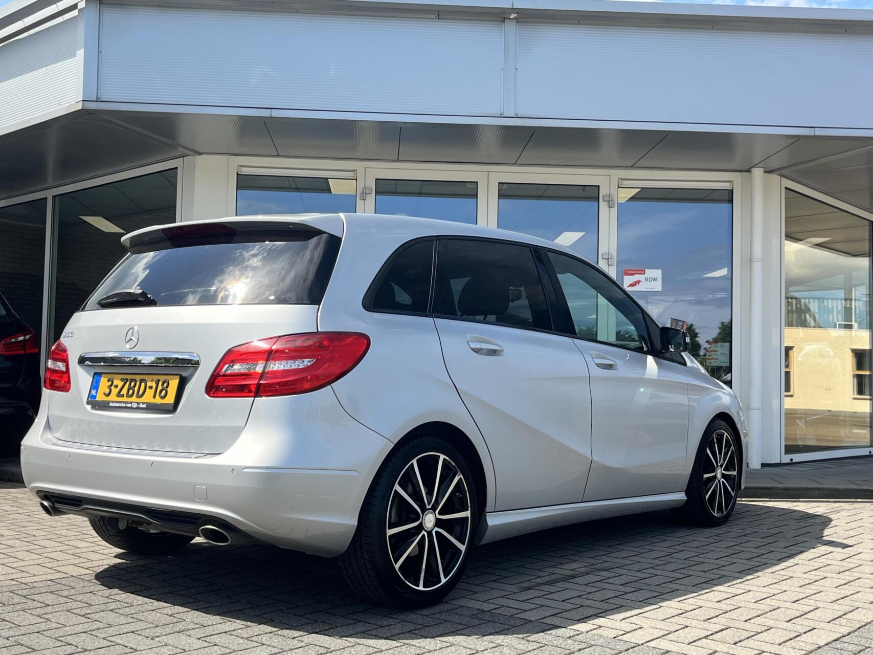 Foto van Mercedes-Benz B 180