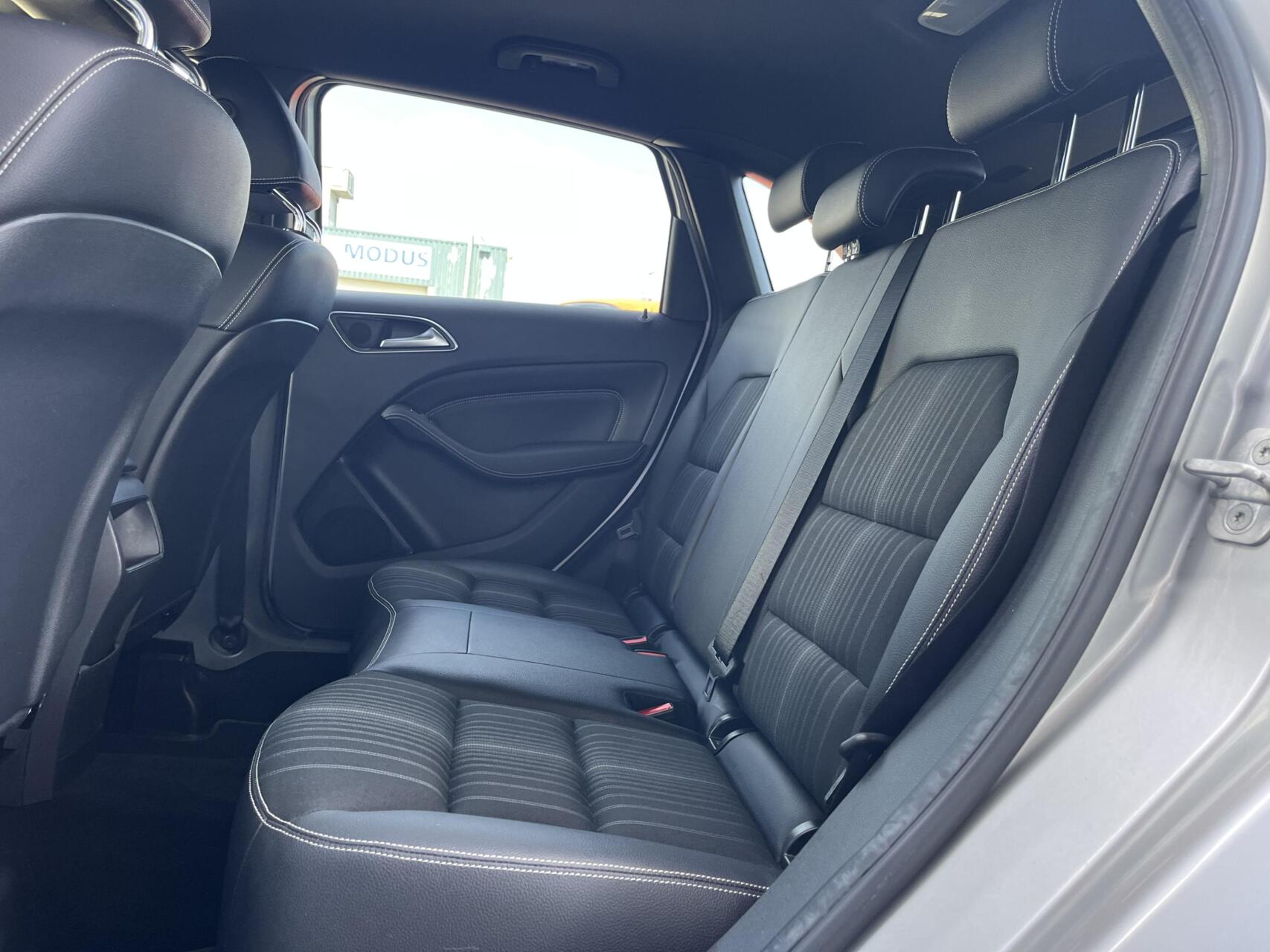 Foto van Mercedes-Benz B 180